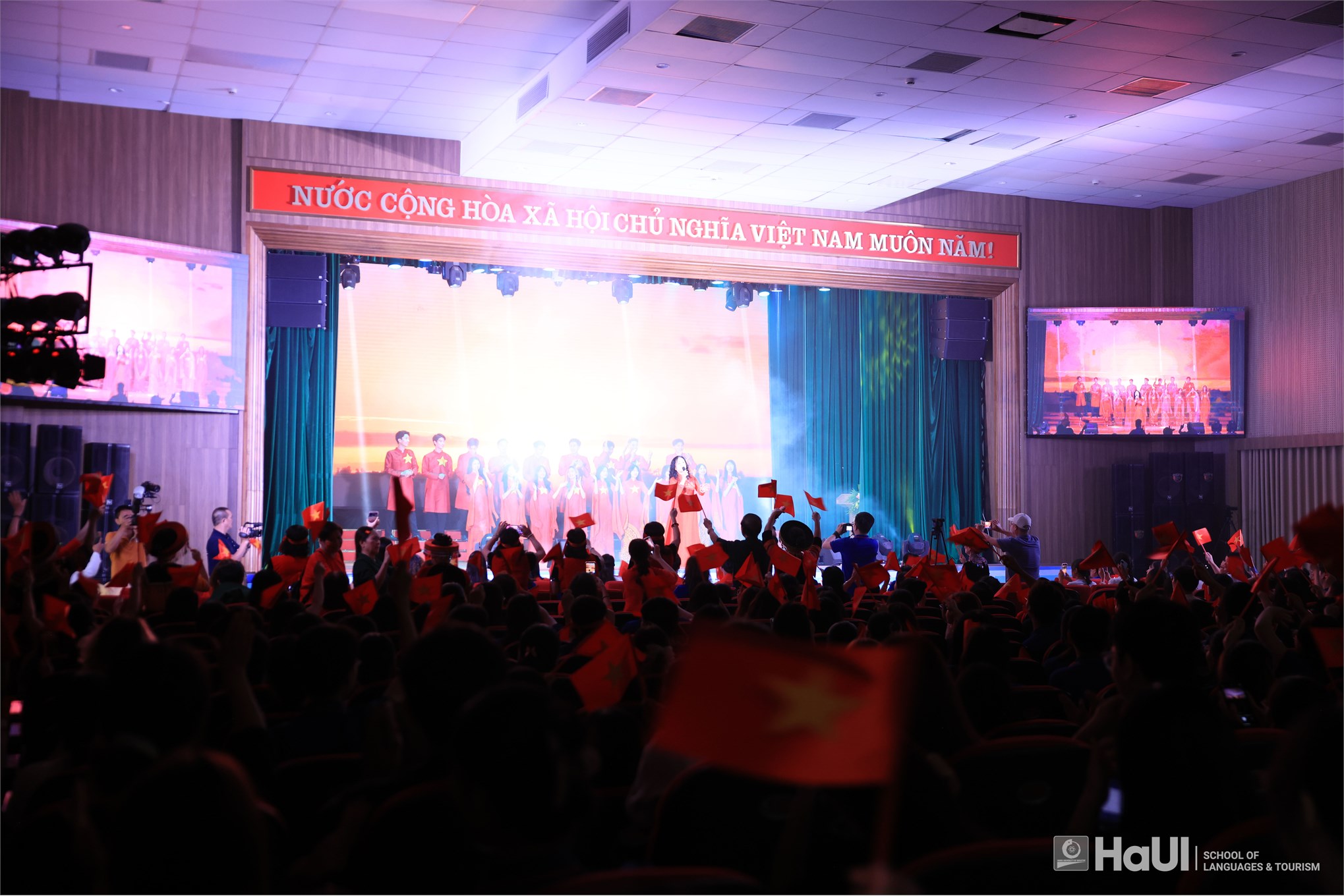 Chương trình nghệ thuật “Tự hào Việt Nam”: Khơi dậy niềm tự hào dân tộc và khát vọng cống hiến của tuổi trẻ HaUI