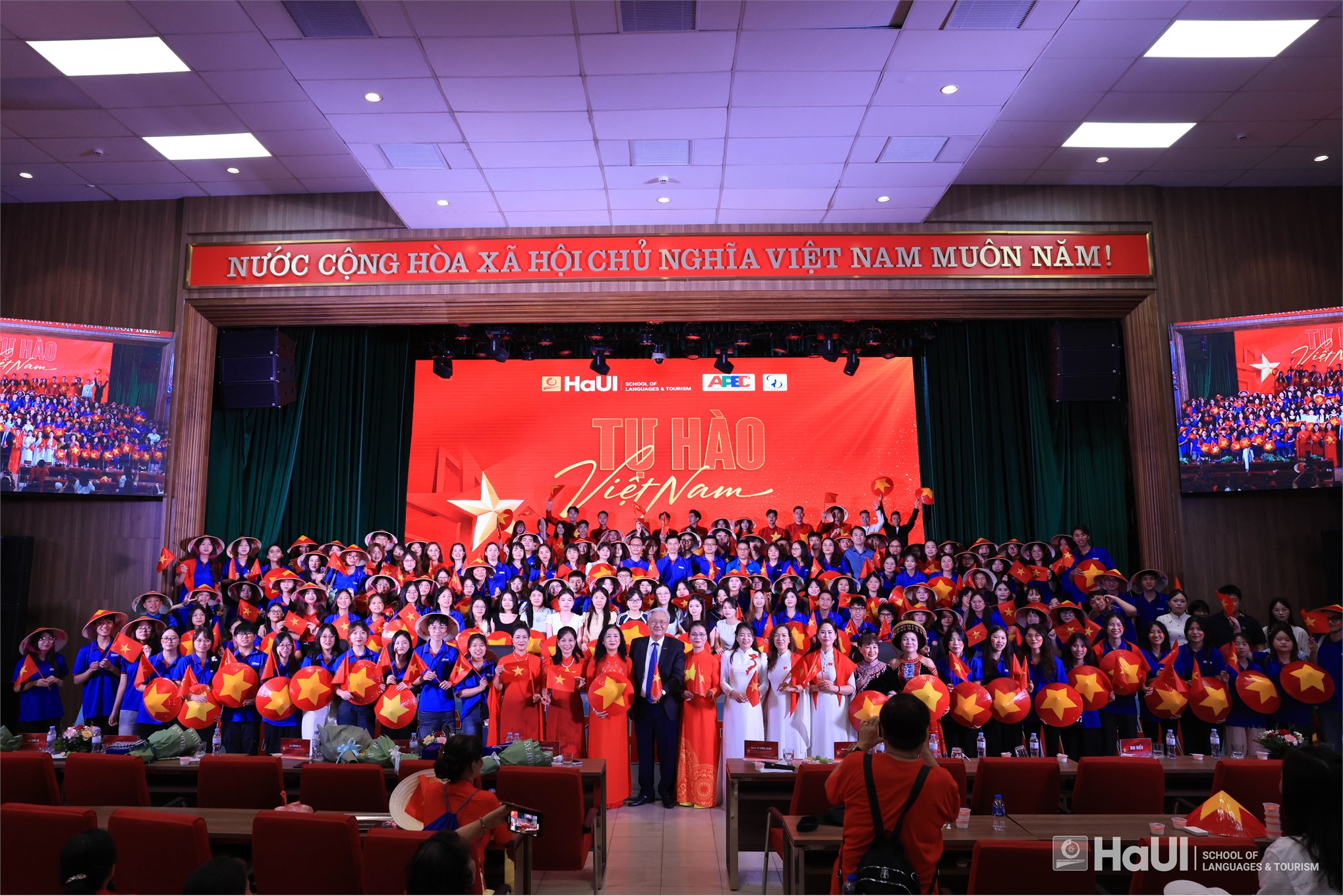 Chương trình nghệ thuật “Tự hào Việt Nam”: Khơi dậy niềm tự hào dân tộc và khát vọng cống hiến của tuổi trẻ HaUI