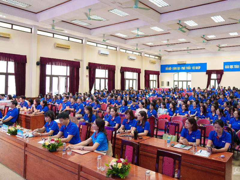 Hội nghị viên chức, người lao động Trường Ngoại ngữ - Du lịch, tổng kết năm học 2024 - 2025 và triển khai nhiệm vụ năm học 2025 - 2026