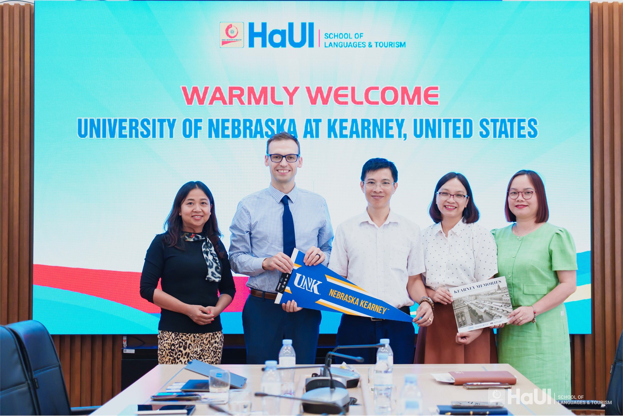 Trường Ngoại ngữ – Du lịch HaUI tiếp đón Trường Đại học Nebraska tại Kearney (Hoa Kỳ)
