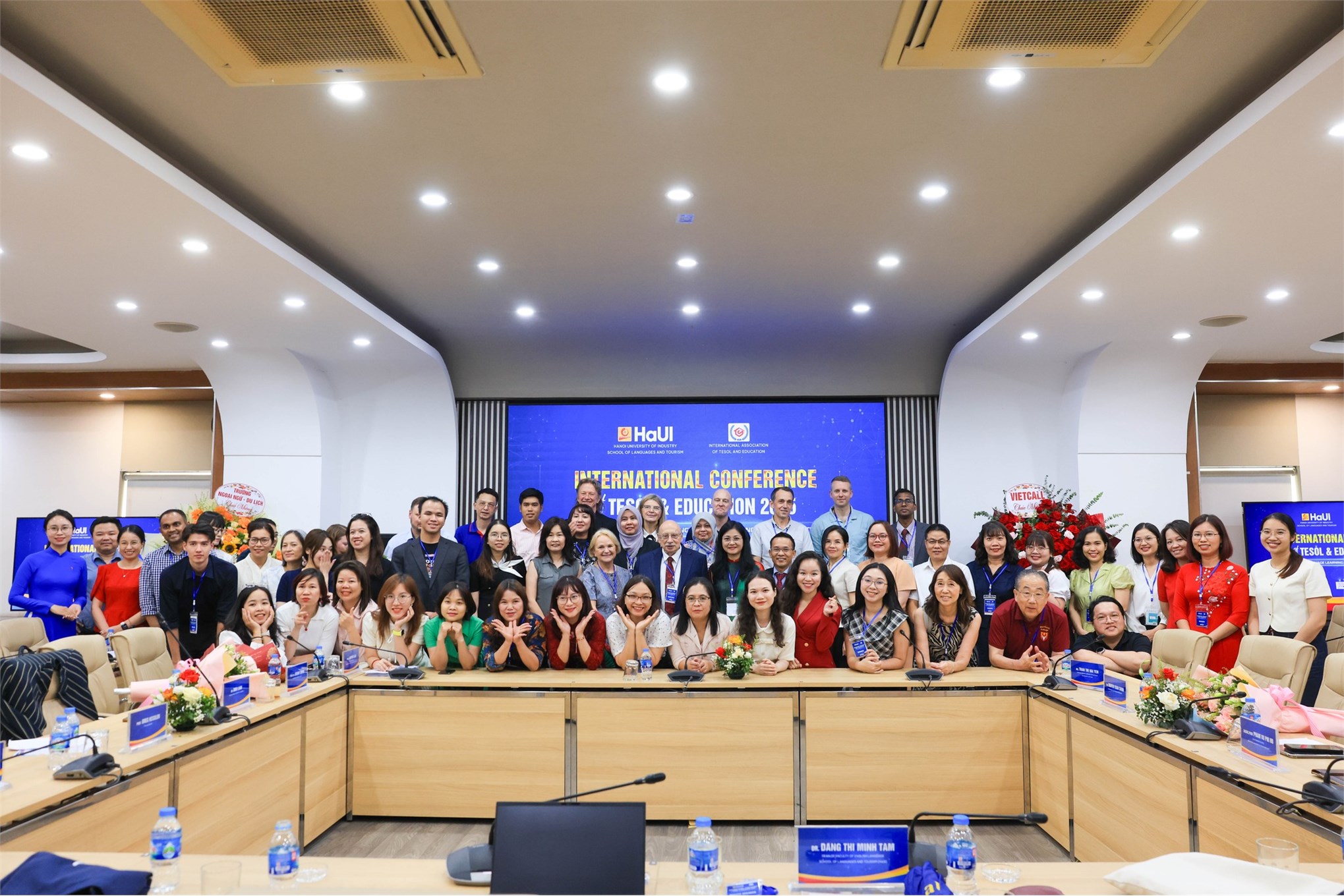 Hội thảo khoa học quốc tế Giảng dạy tiếng Anh và Giáo dục
