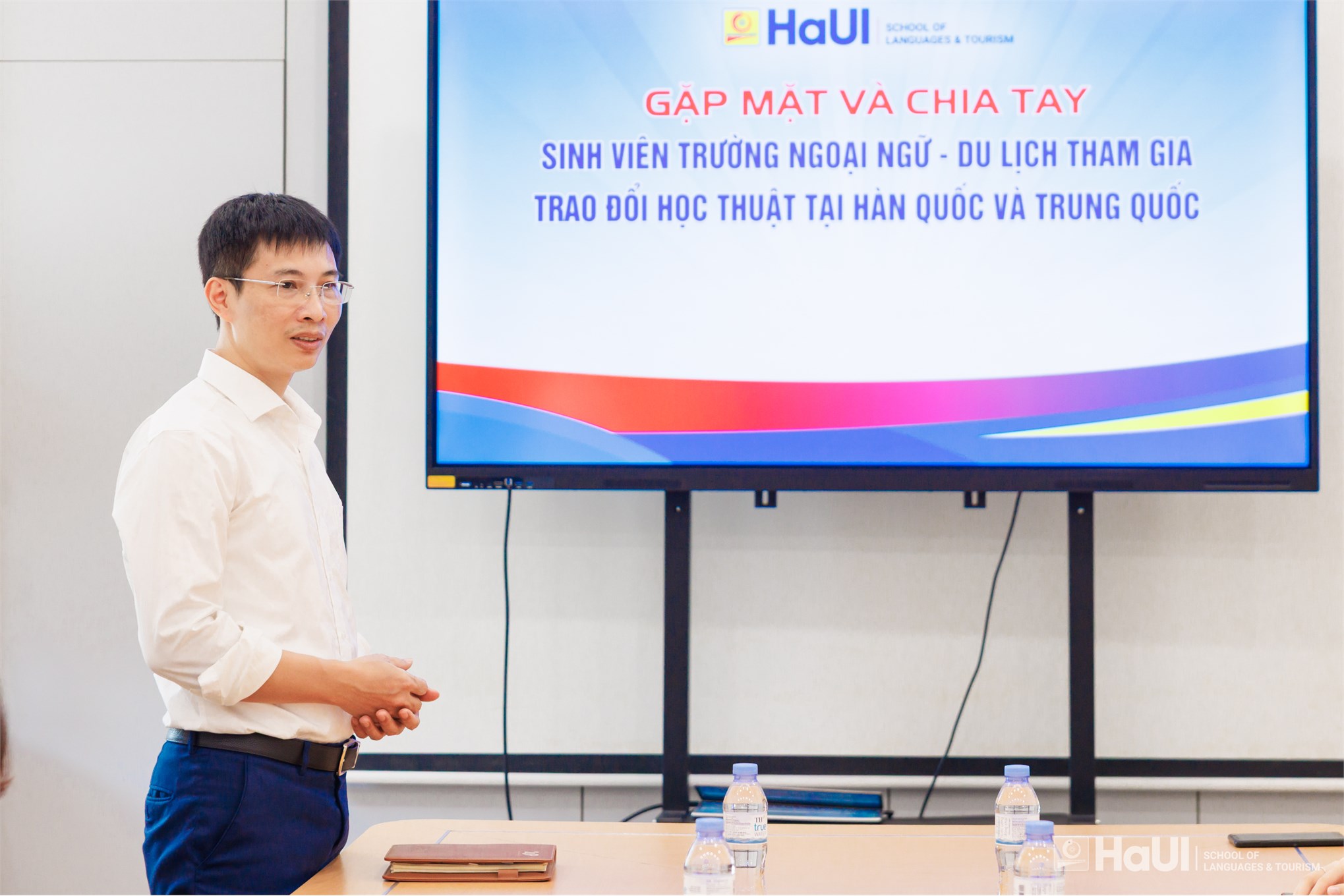 Trường Ngoại ngữ – Du lịch tổ chức gặp mặt, chia tay sinh viên tham gia các chương trình trao đổi và liên kết đào tạo quốc tế