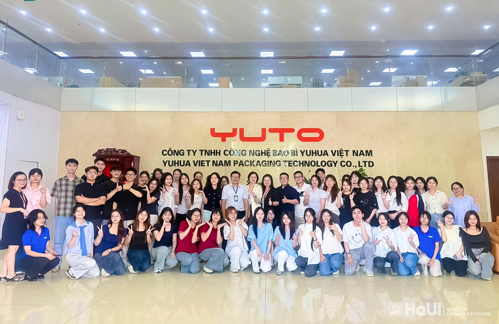 Sinh viên Trường Ngoại ngữ – Du lịch tham quan, tìm hiểu thực tế tại Công ty TNHH In bao bì Yuhua Việt Nam