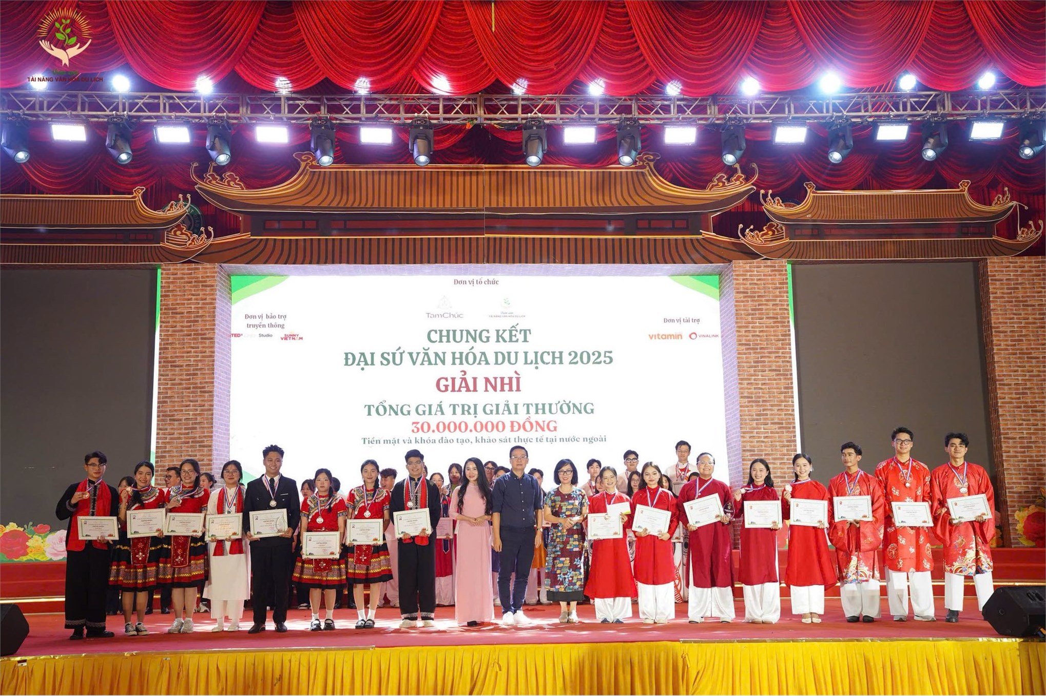Sinh viên Trường Ngoại ngữ – Du lịch HaUI đạt giải Nhì toàn quốc cuộc thi “Đại sứ Văn hóa Du lịch 2025”