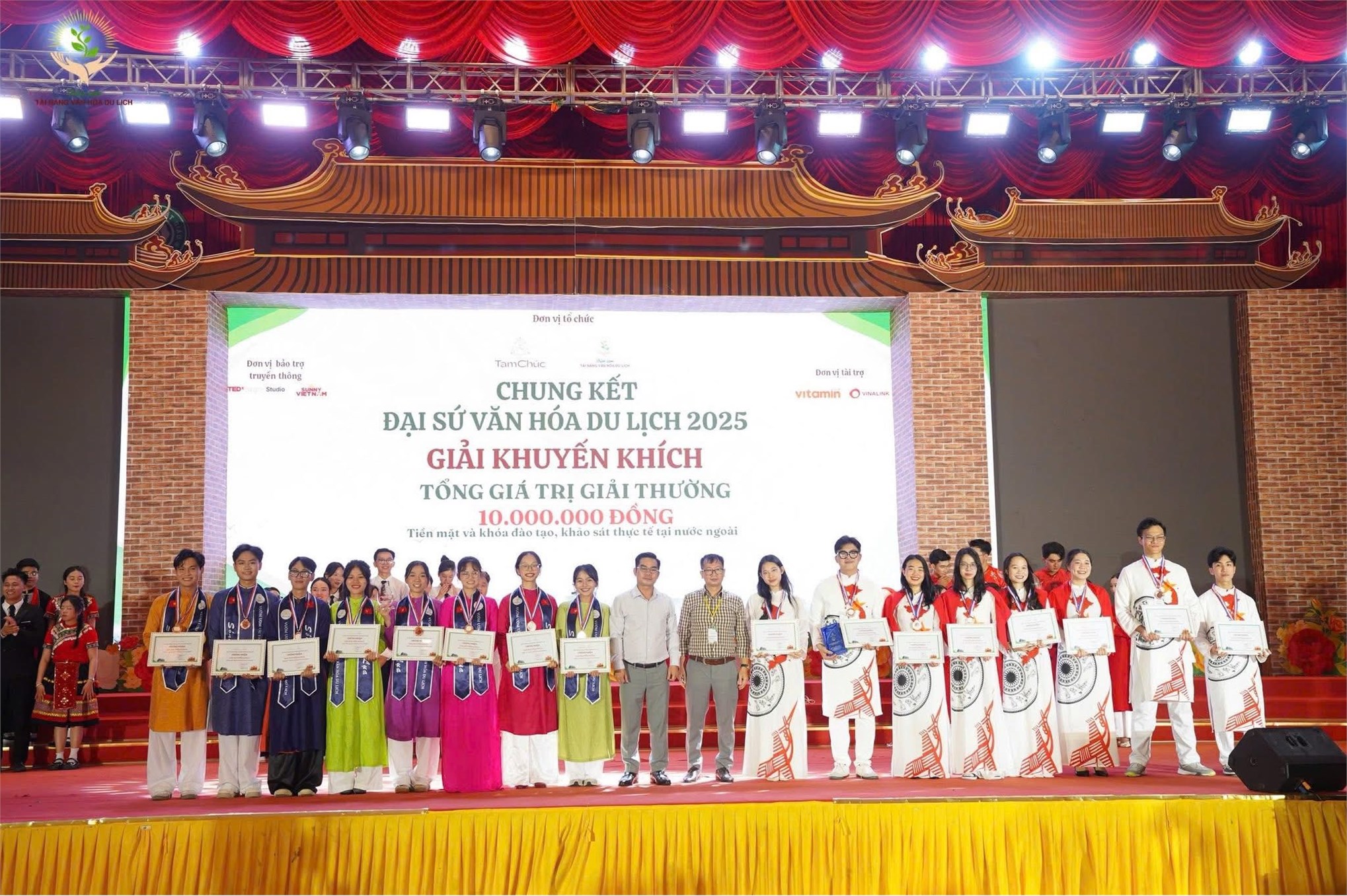 Sinh viên Trường Ngoại ngữ – Du lịch HaUI đạt giải Nhì toàn quốc cuộc thi “Đại sứ Văn hóa Du lịch 2025”