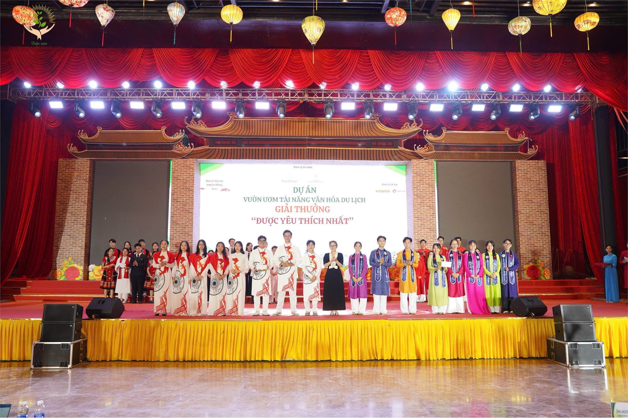 Sinh viên Trường Ngoại ngữ – Du lịch HaUI đạt giải Nhì toàn quốc cuộc thi “Đại sứ Văn hóa Du lịch 2025”