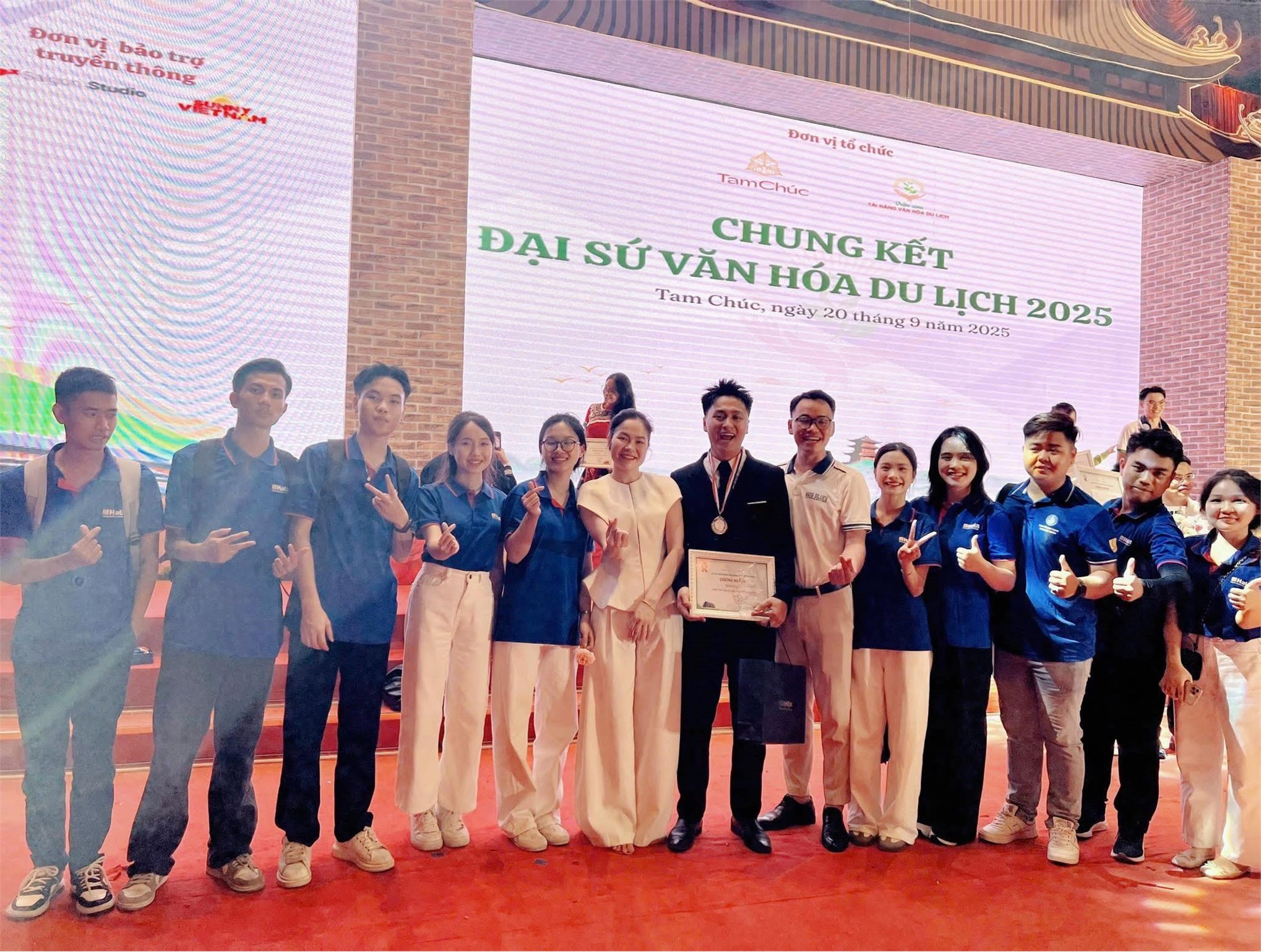 Sinh viên Trường Ngoại ngữ – Du lịch HaUI đạt giải Nhì toàn quốc cuộc thi “Đại sứ Văn hóa Du lịch 2025”