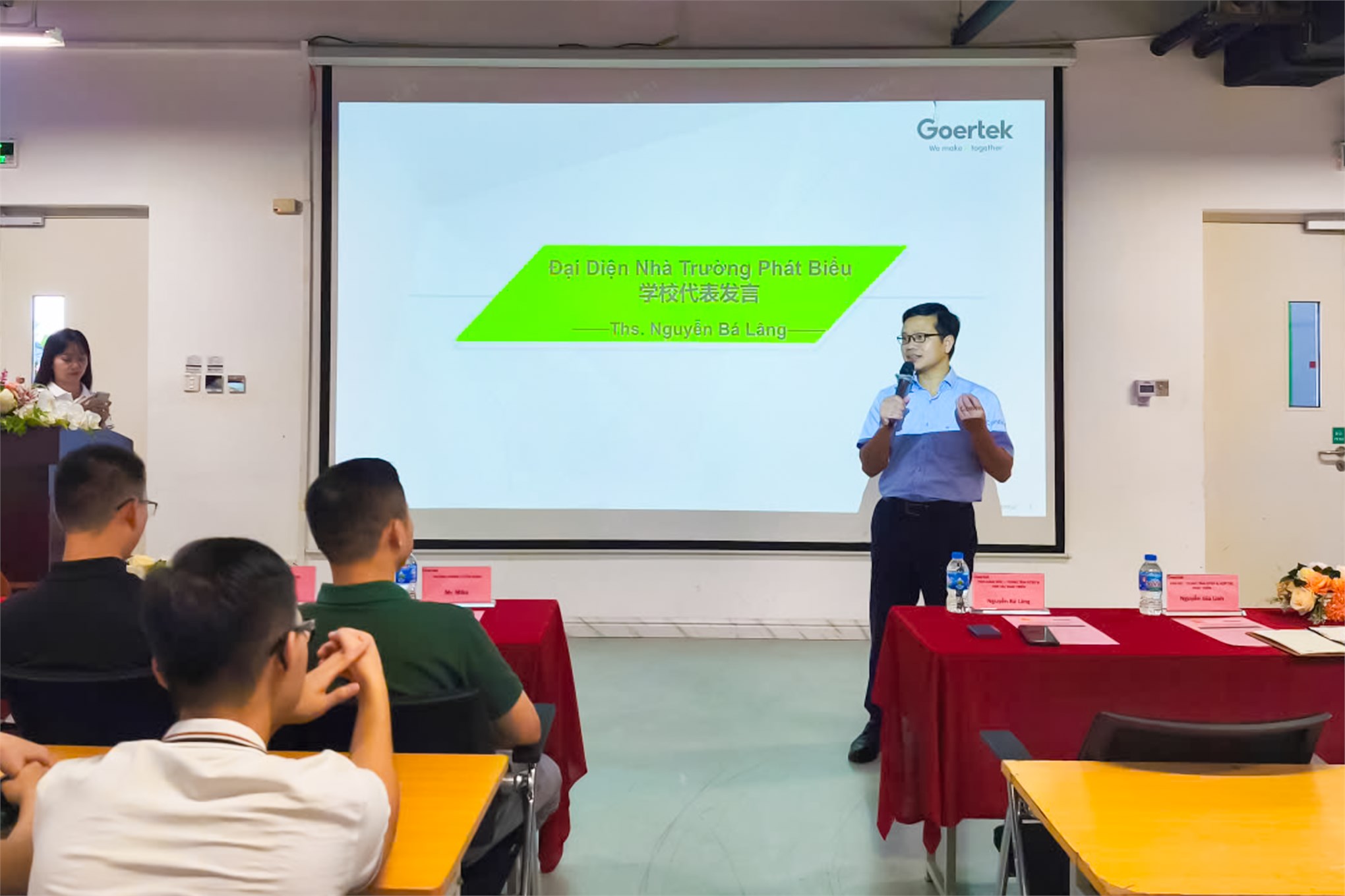 Sinh viên Trường Ngoại ngữ – Du lịch tham quan, tìm hiểu thực tế tại Công ty TNHH Khoa học Kỹ thuật Goertek Vina