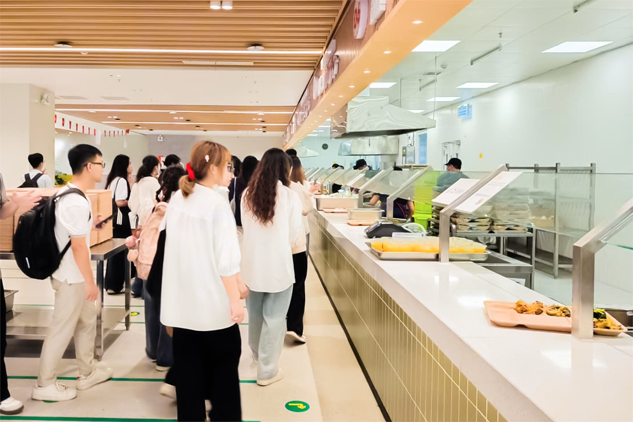Sinh viên Trường Ngoại ngữ – Du lịch tham quan, tìm hiểu thực tế tại Công ty TNHH Khoa học Kỹ thuật Goertek Vina