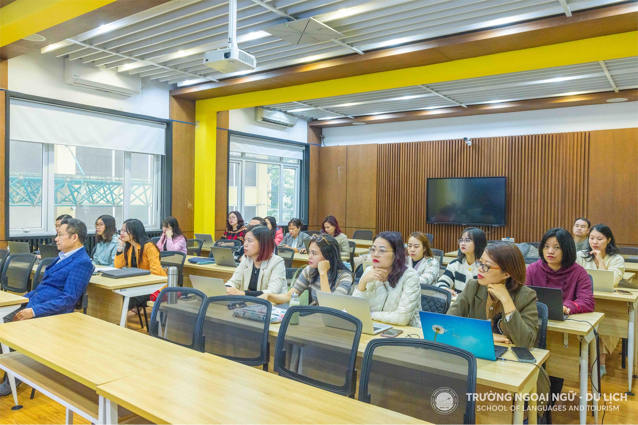 Trường Ngoại ngữ – Du lịch tổ chức các workshops về ngôn ngữ học tâm lý với Giáo sư Victor Kuperman