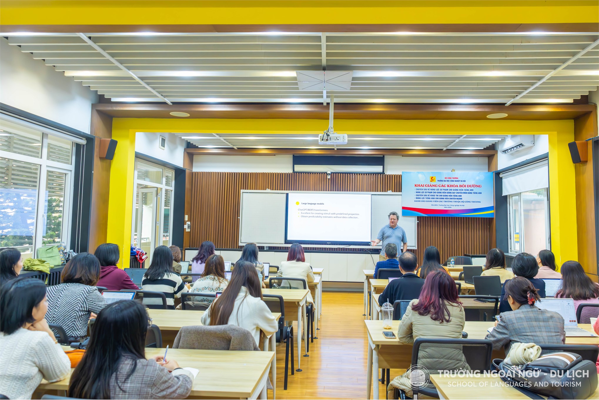 Trường Ngoại ngữ – Du lịch tổ chức các workshops về ngôn ngữ học tâm lý với Giáo sư Victor Kuperman