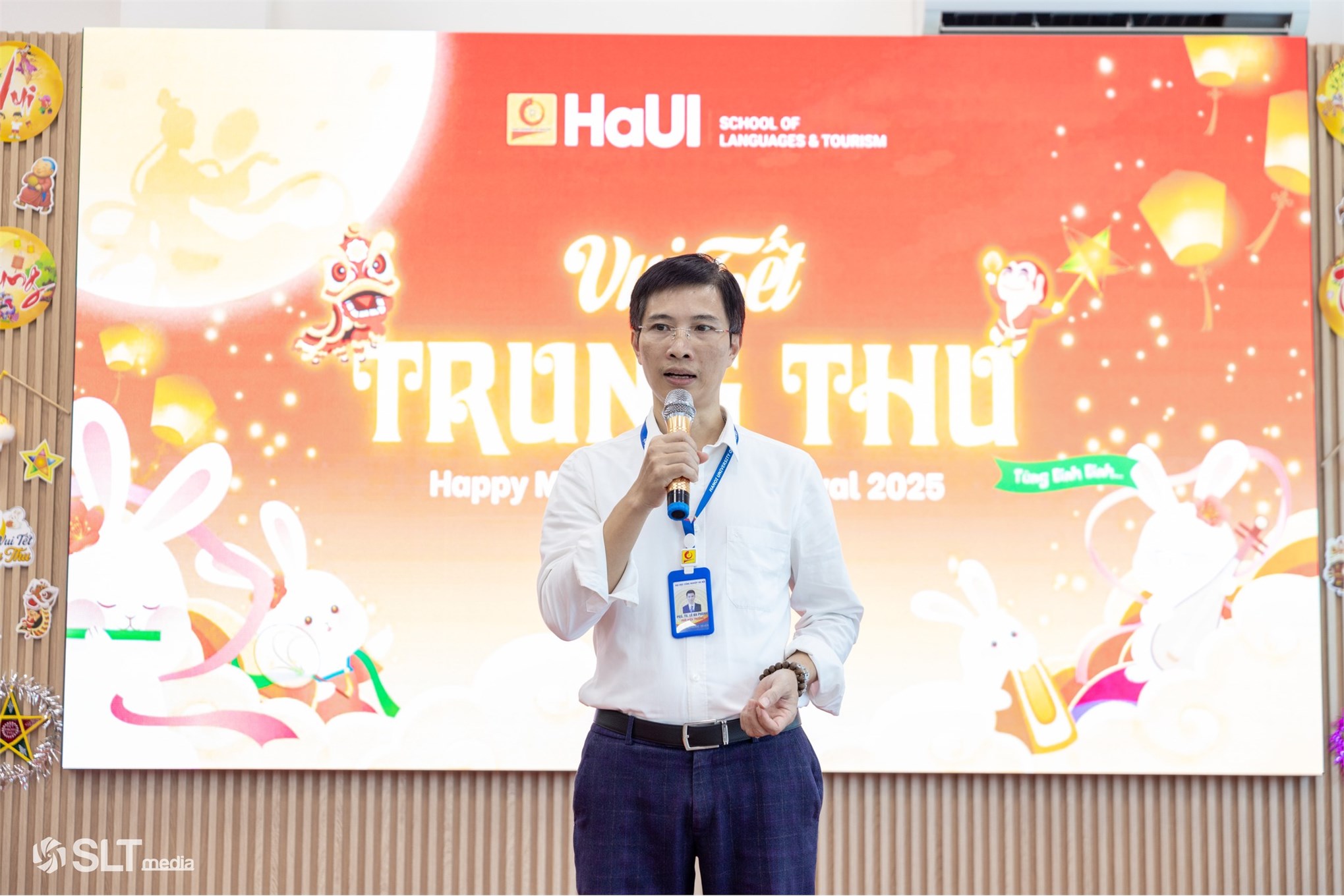 95 lưu học sinh, sinh viên, tình nguyện viên quốc tế trải nghiệm Tết Trung thu tại Trường Ngoại ngữ - Du lịch