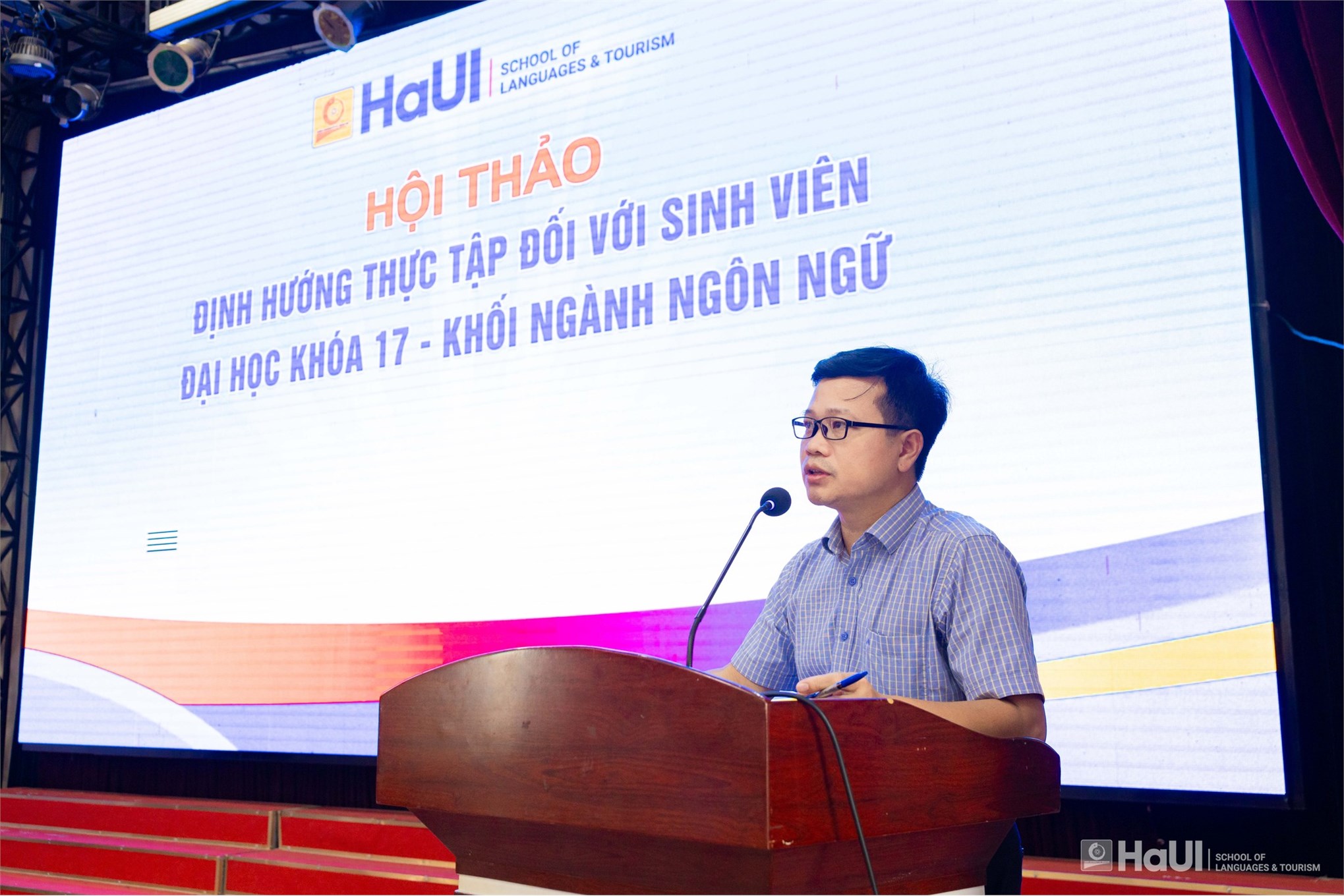 Hội thảo định hướng thực tập cho sinh viên K17 khối ngành Ngôn ngữ