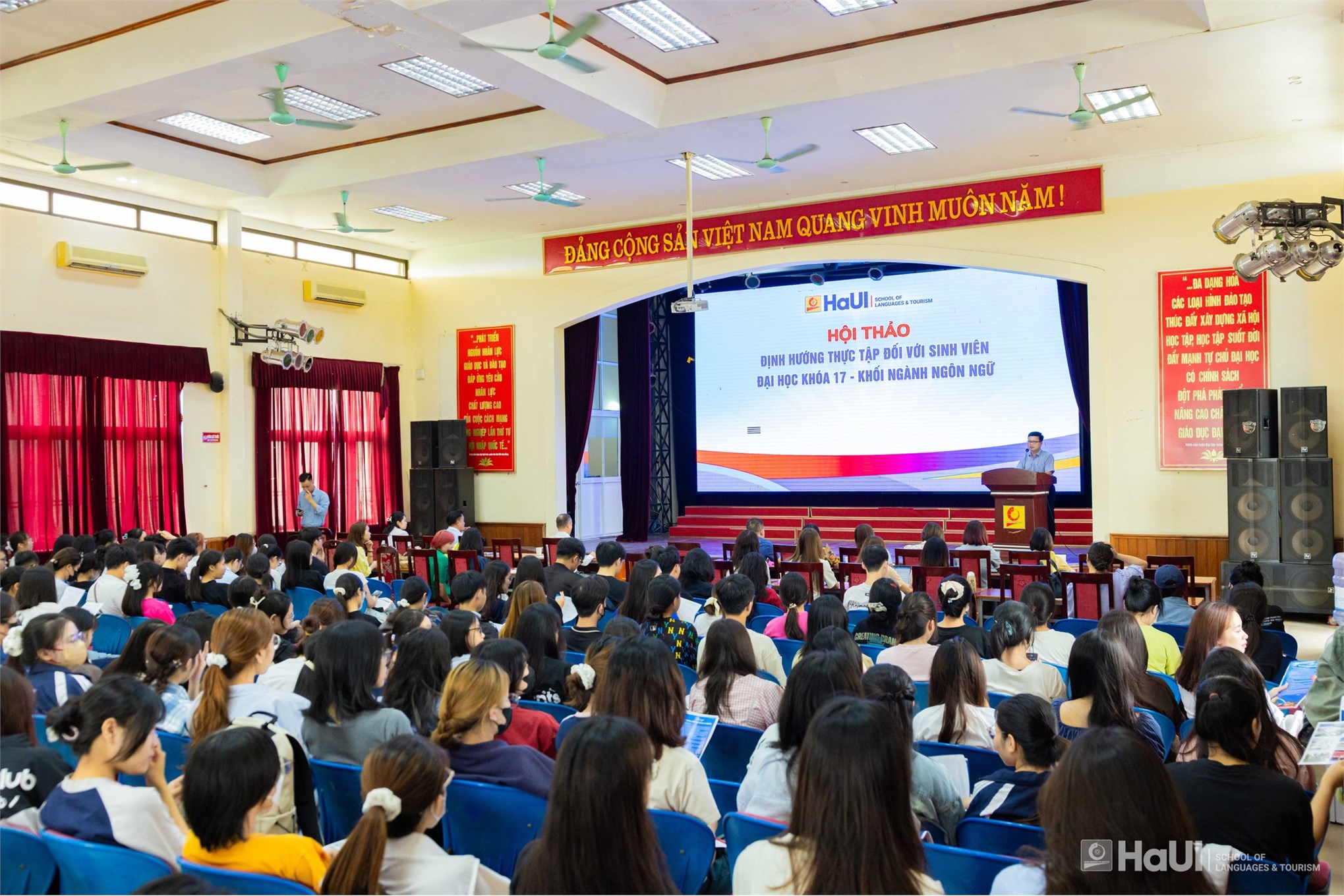 Hội thảo định hướng thực tập cho sinh viên K17 khối ngành Ngôn ngữ