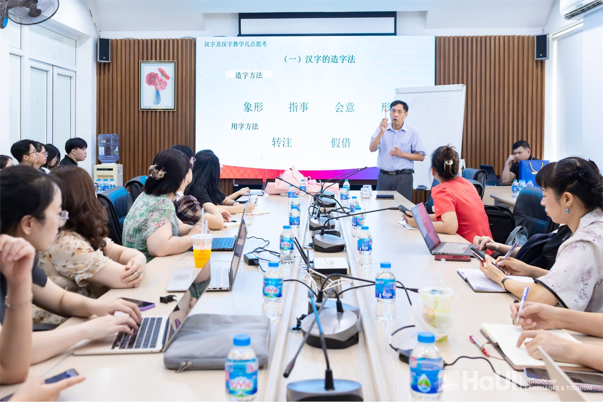 Tọa đàm “Nghiên cứu và Giảng dạy chữ Hán” tại Trường Ngoại ngữ – Du lịch