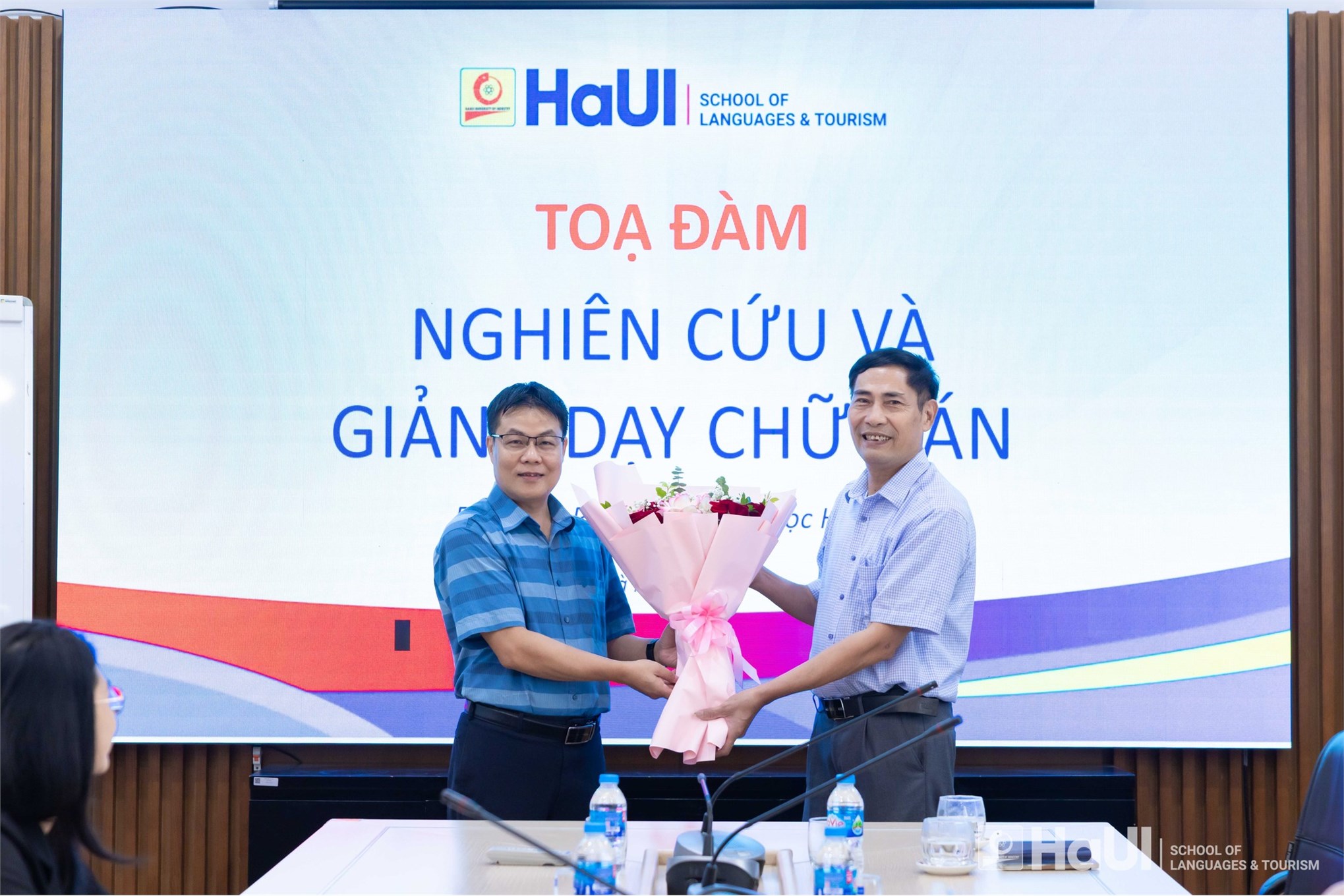 Tọa đàm “Nghiên cứu và Giảng dạy chữ Hán” tại Trường Ngoại ngữ – Du lịch