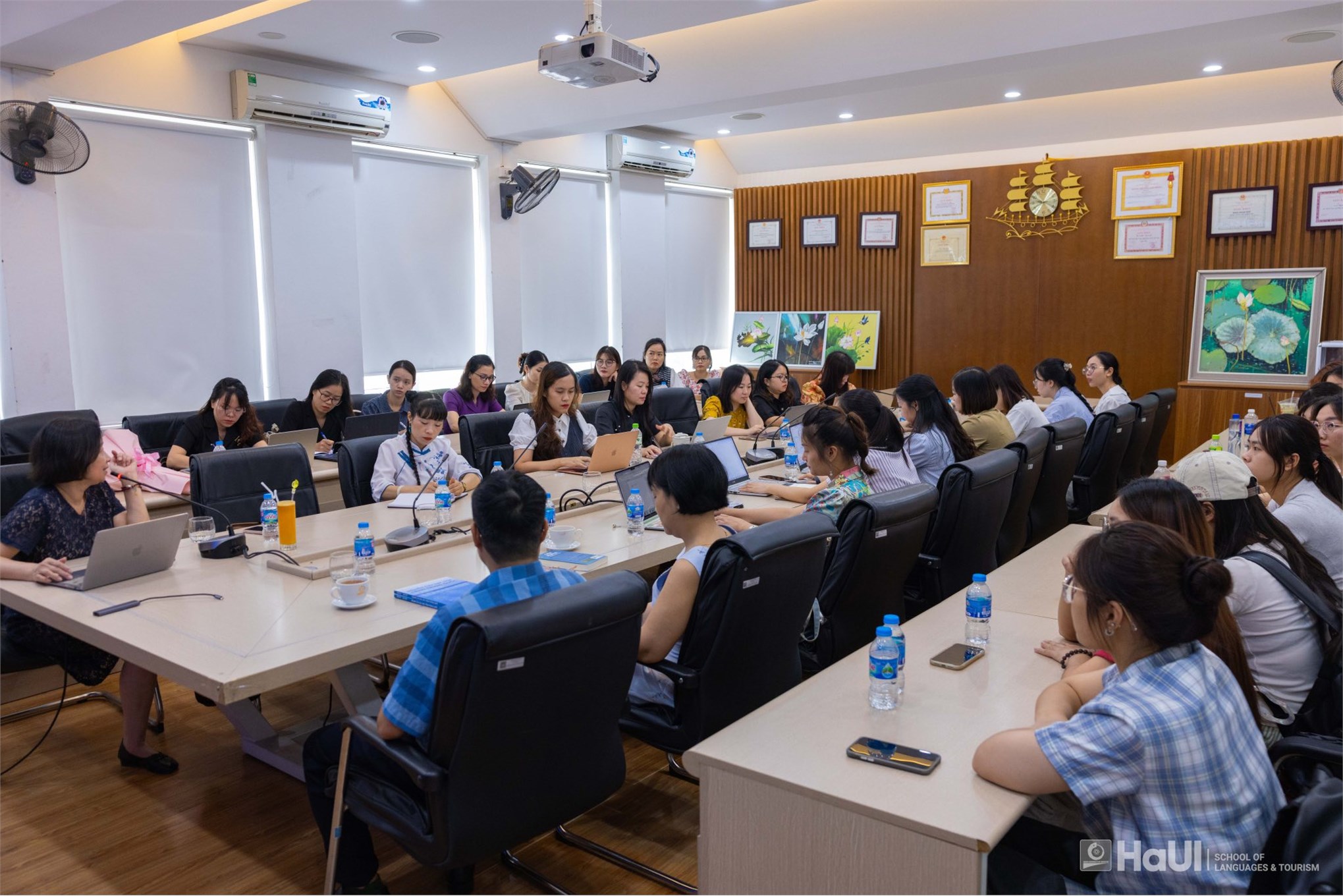 Tọa đàm “Nghiên cứu đối chiếu ngôn ngữ Trung – Việt và ứng dụng trong giảng dạy tiếng Trung cho học sinh Việt Nam”
