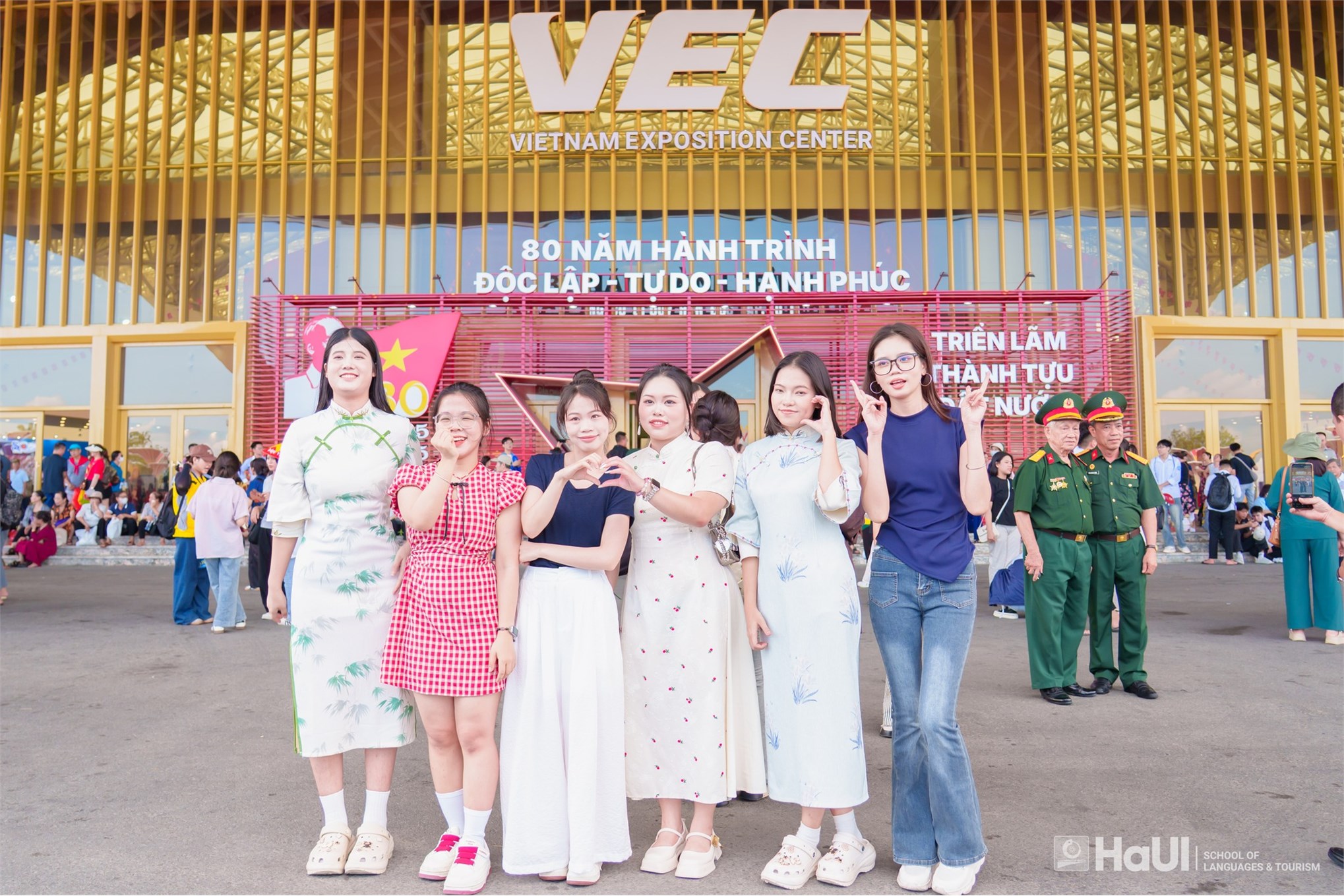 54 sinh viên quốc tế trải nghiệm học tập tại Trung tâm Hội chợ Triển lãm Quốc gia