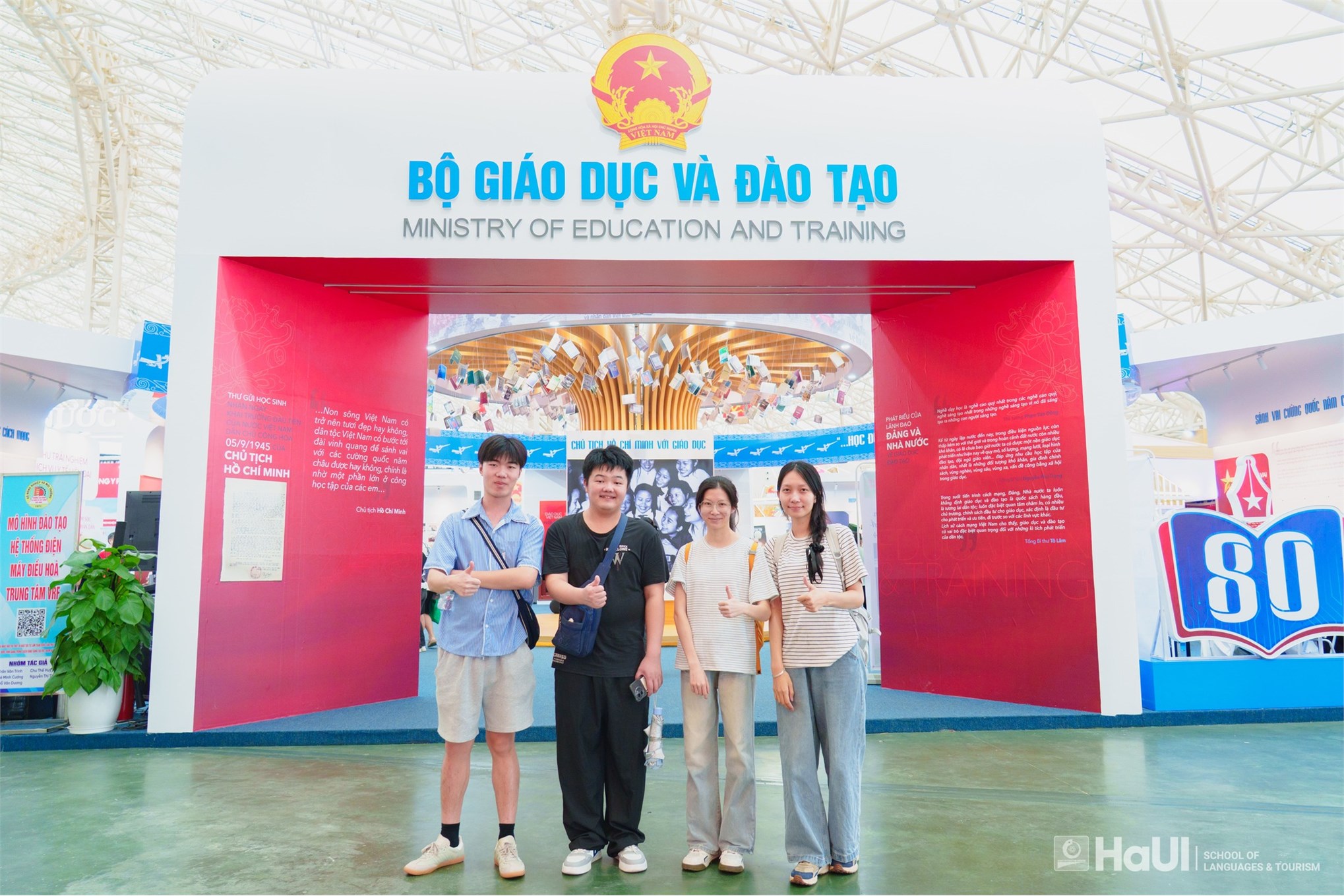 54 sinh viên quốc tế trải nghiệm học tập tại Trung tâm Hội chợ Triển lãm Quốc gia
