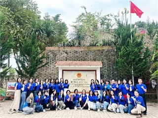 Chi bộ Ngoại ngữ – Du lịch 2 tổ chức sinh hoạt chuyên đề tại Di tích lịch sử lưu niệm Trung đoàn 52 Tây Tiến