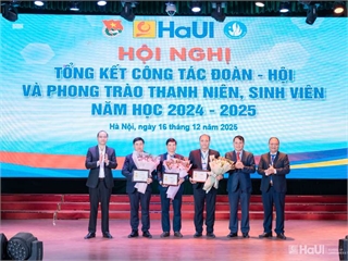 PGS.TS. Hoàng Ngọc Tuệ vinh dự đón nhận Kỷ niệm chương “Vì thế hệ trẻ” của Trung ương Đoàn TNCS Hồ Chí Minh