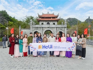 Chi bộ Ngoại ngữ – Du lịch 3 tổ chức sinh hoạt chuyên đề tại Khu di tích lịch sử Cố đô Hoa Lư