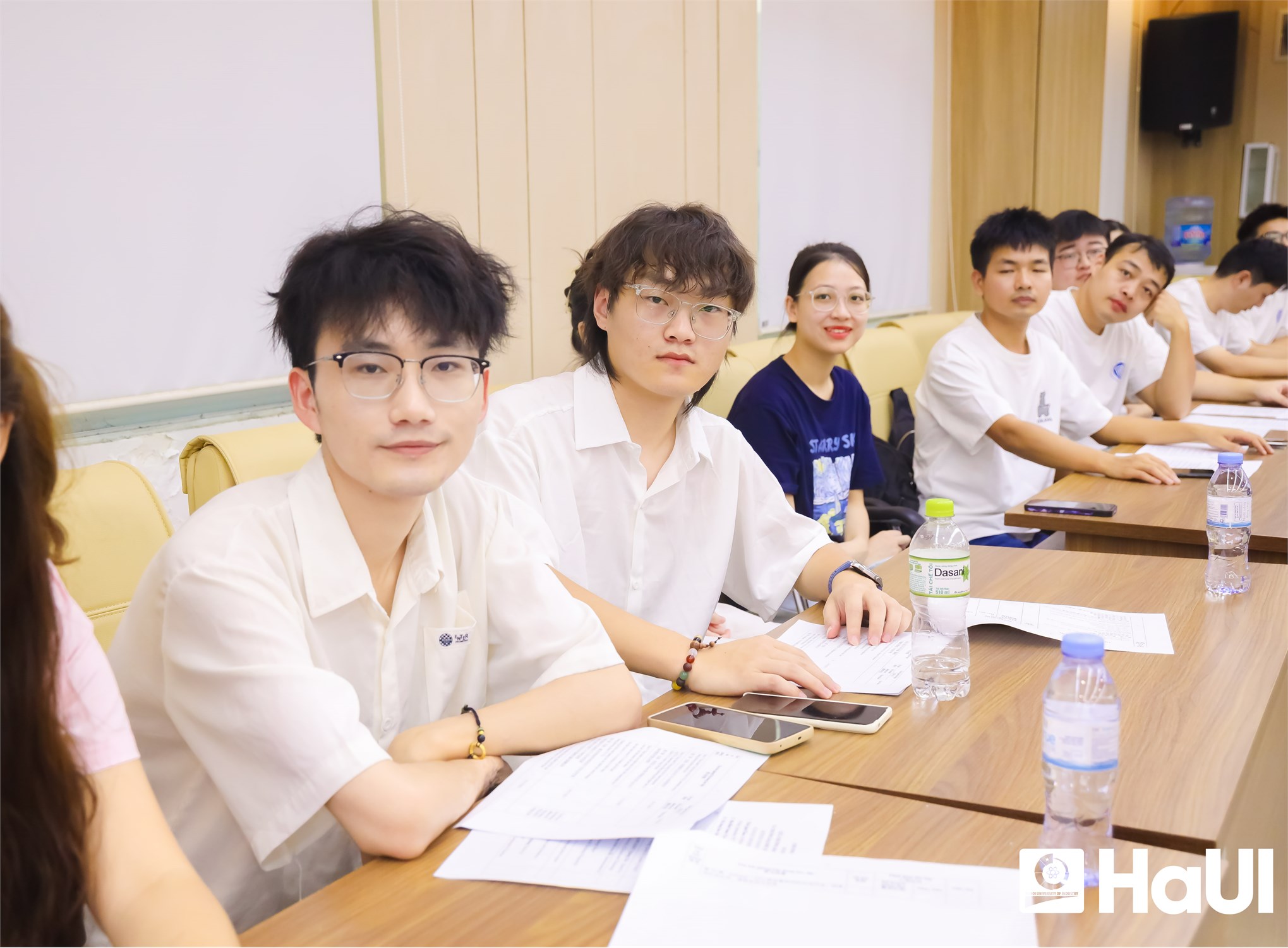 Trường Ngoại ngữ – Du lịch đón 03 sinh viên trao đổi Trường Đại học KHKT Quảng Tây (Trung Quốc) đến học tập