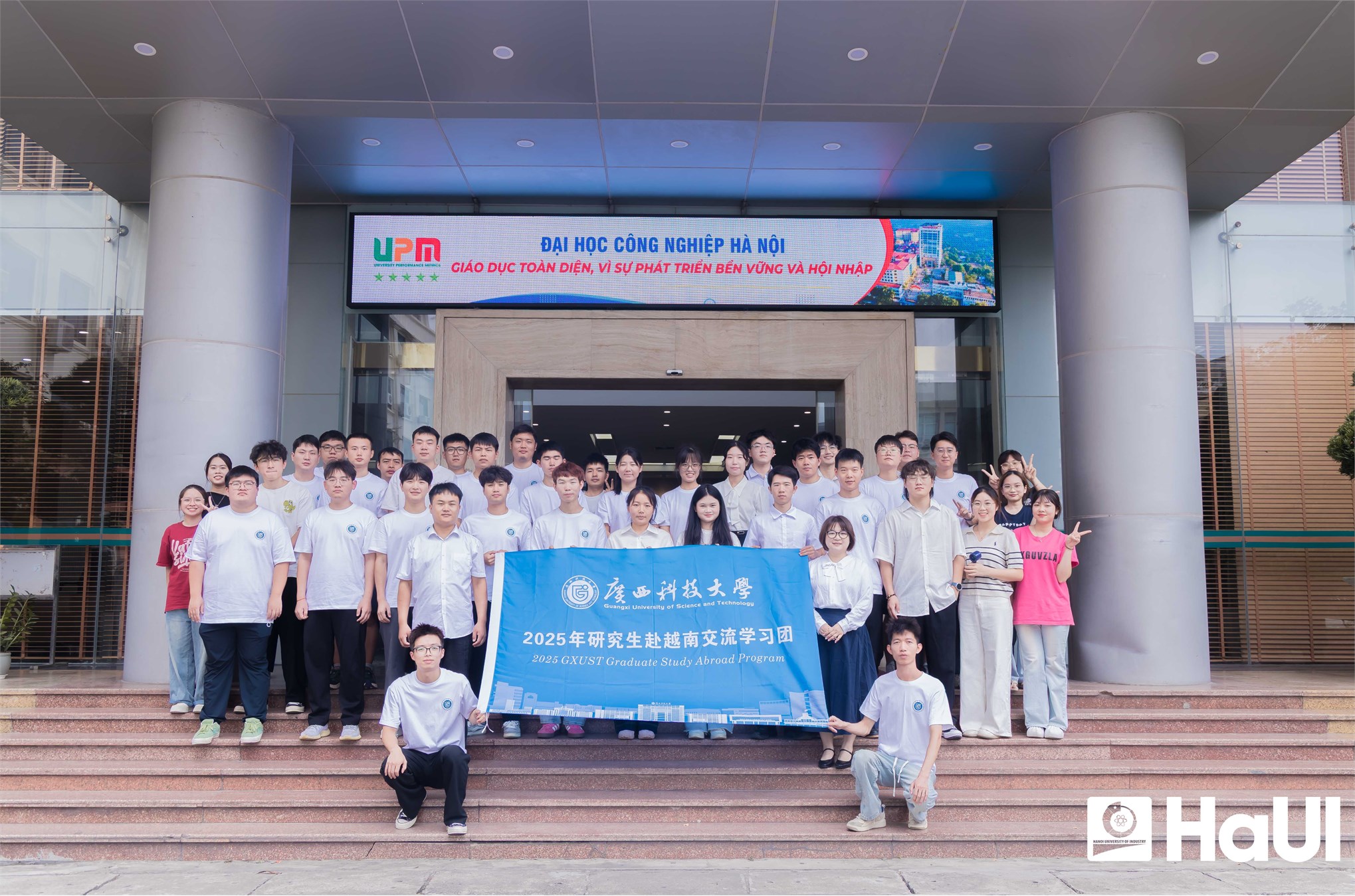 Trường Ngoại ngữ – Du lịch đón 03 sinh viên trao đổi Trường Đại học KHKT Quảng Tây (Trung Quốc) đến học tập