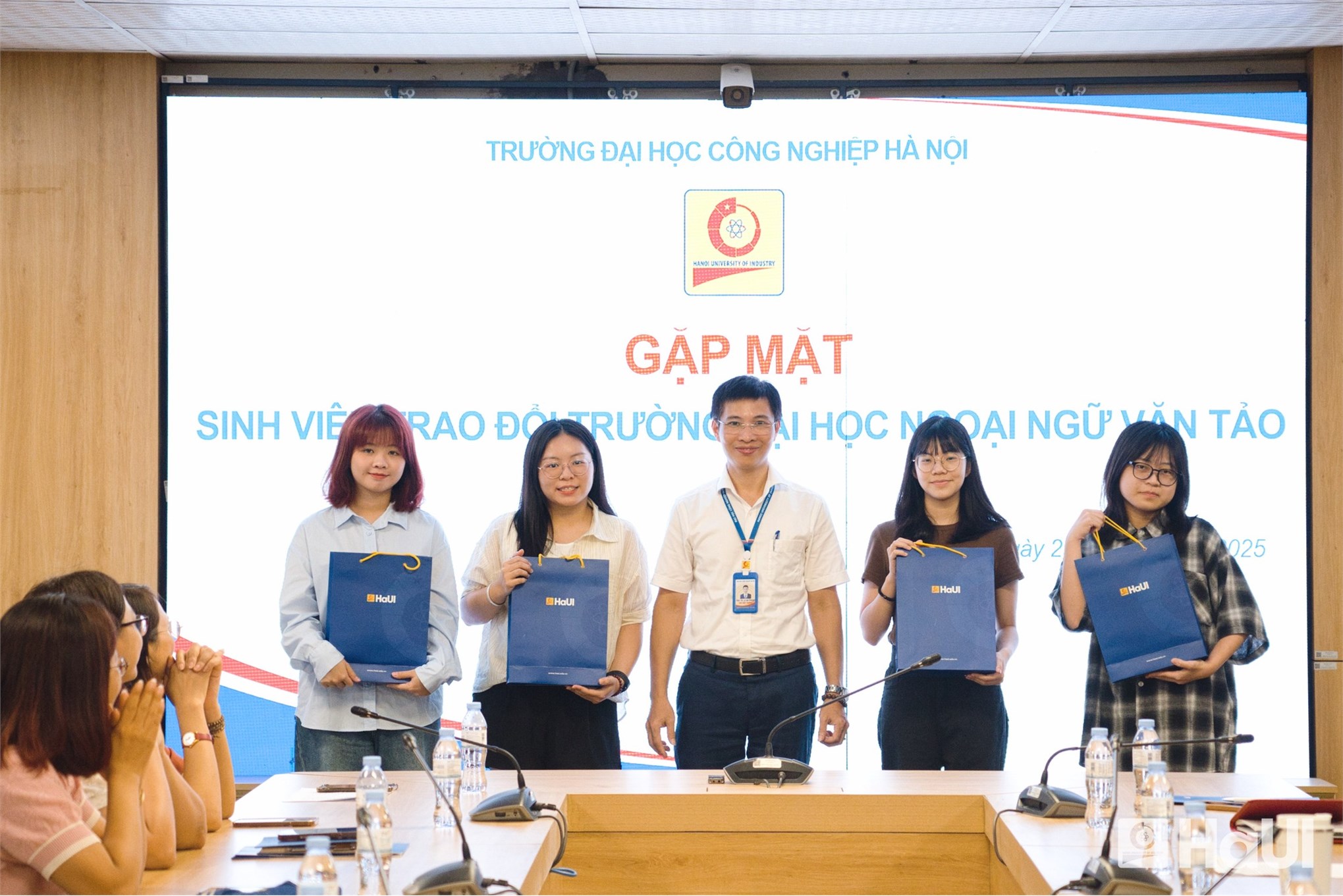 Trường Ngoại ngữ – Du lịch chào đón và tiếp nhận sinh viên trao đổi từ Đại học Ngoại ngữ Văn Tảo (Đài Loan)
