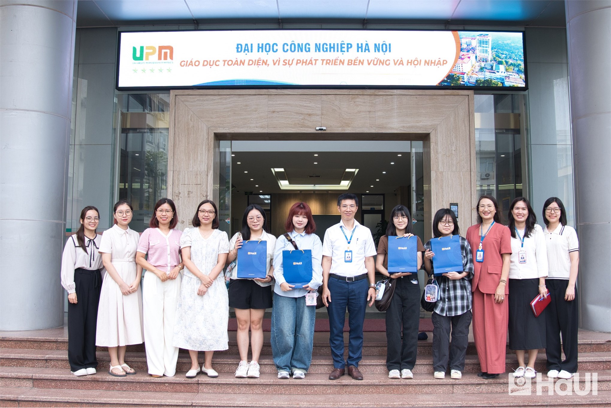Trường Ngoại ngữ – Du lịch chào đón và tiếp nhận sinh viên trao đổi từ Đại học Ngoại ngữ Văn Tảo (Đài Loan)