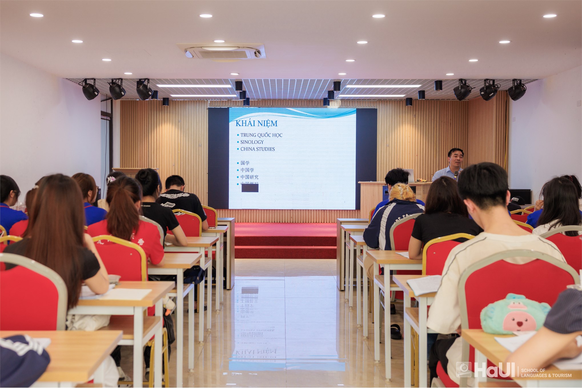 Tọa đàm học thuật ngành Trung Quốc học: `Khái luận và lịch sử phát triển khu vực học`