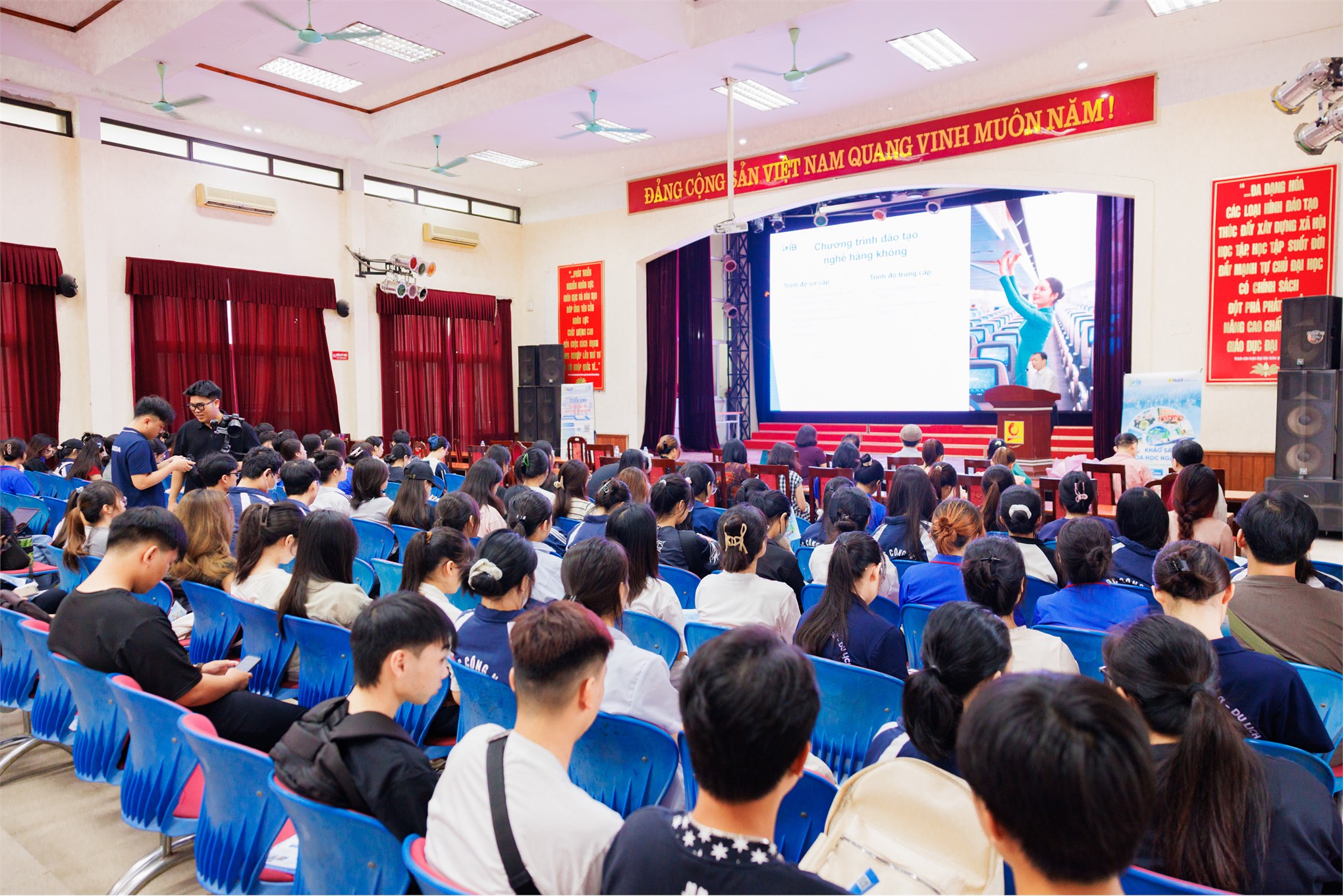 Công ty Cổ phần Dịch vụ Nhân lực Hàng không GMB đồng hành cùng Trường Ngoại ngữ – Du lịch định hướng nghề nghiệp lĩnh vực hàng không