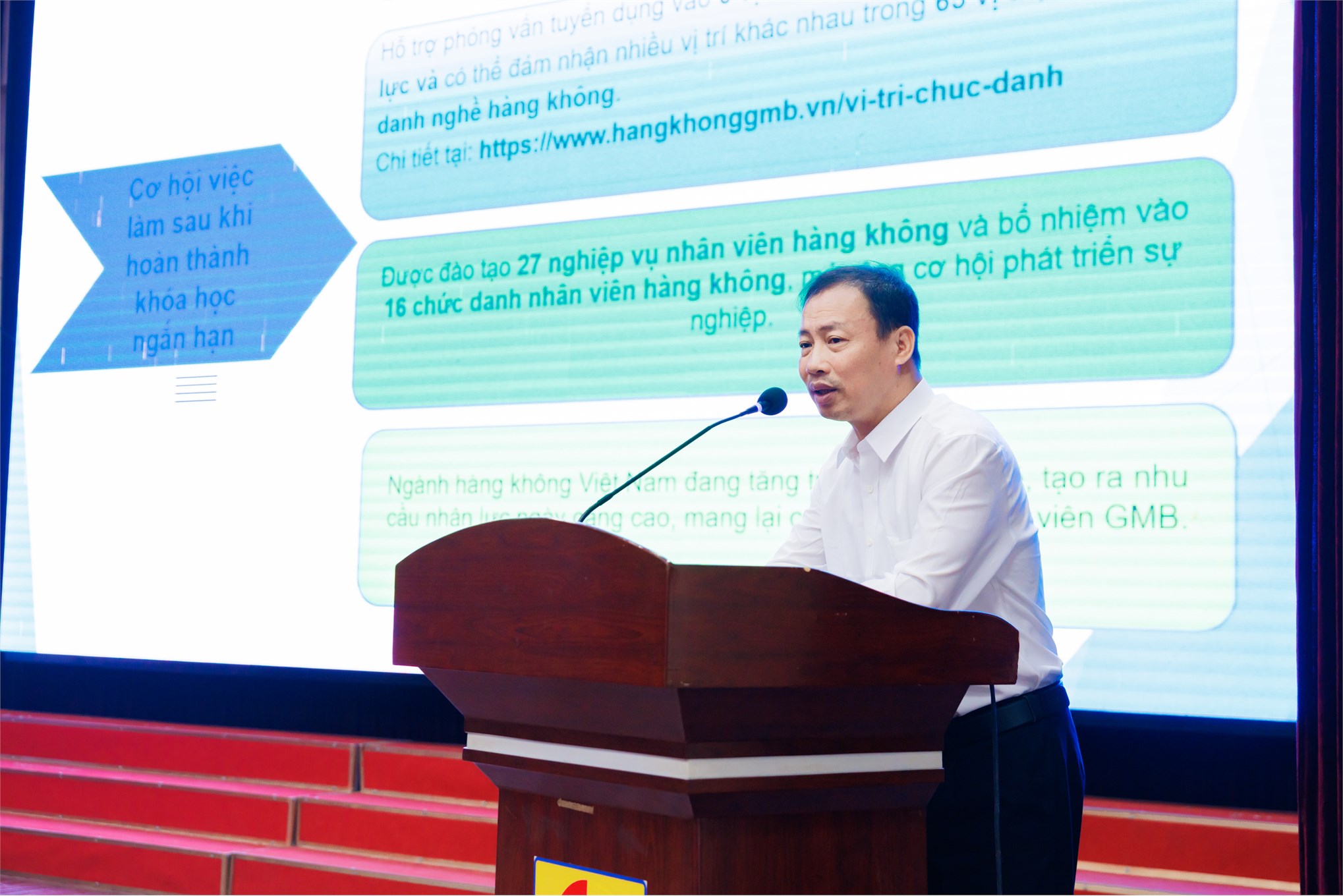 Công ty Cổ phần Dịch vụ Nhân lực Hàng không GMB đồng hành cùng Trường Ngoại ngữ – Du lịch định hướng nghề nghiệp lĩnh vực hàng không