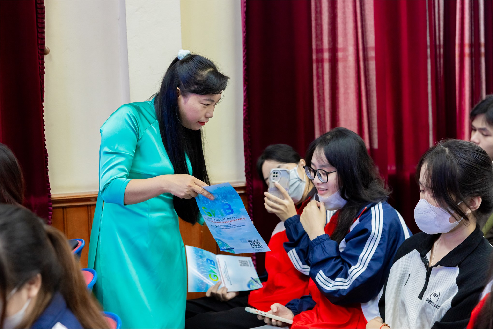 Công ty Cổ phần Dịch vụ Nhân lực Hàng không GMB đồng hành cùng Trường Ngoại ngữ – Du lịch định hướng nghề nghiệp lĩnh vực hàng không