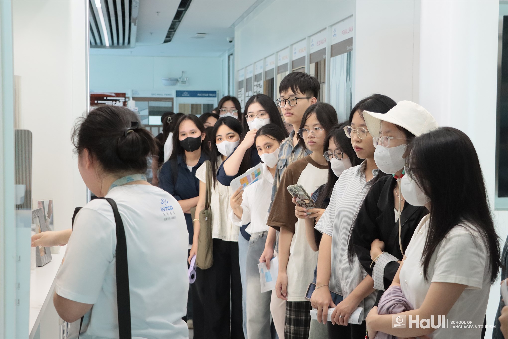 Sinh viên Trường Ngoại ngữ – Du lịch tham quan, tìm hiểu thực tế tại Công ty TNHH Công Nghiệp Intco Việt Nam