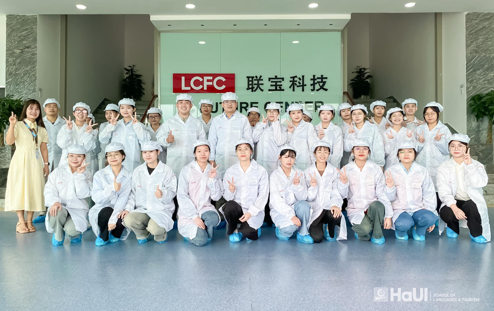 Sinh viên Trường Ngoại ngữ – Du lịch tham quan, tìm hiểu thực tế tại Công ty TNHH LCFC Việt Nam