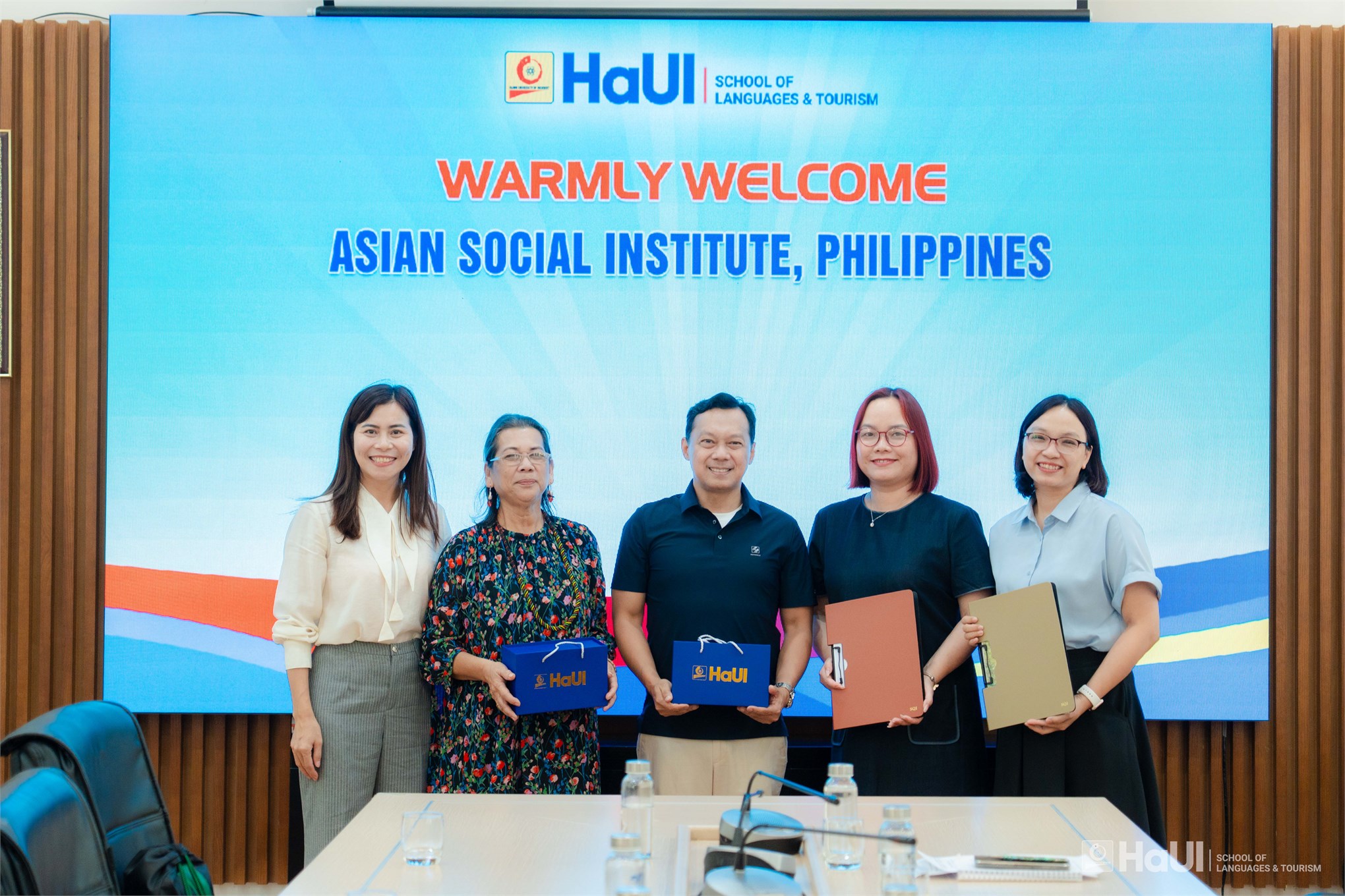 Trường Ngoại ngữ – Du lịch tiếp đón đại diện Asian Social Institute (Philippines) trao đổi cơ hội hợp tác đào tạo và nghiên cứu