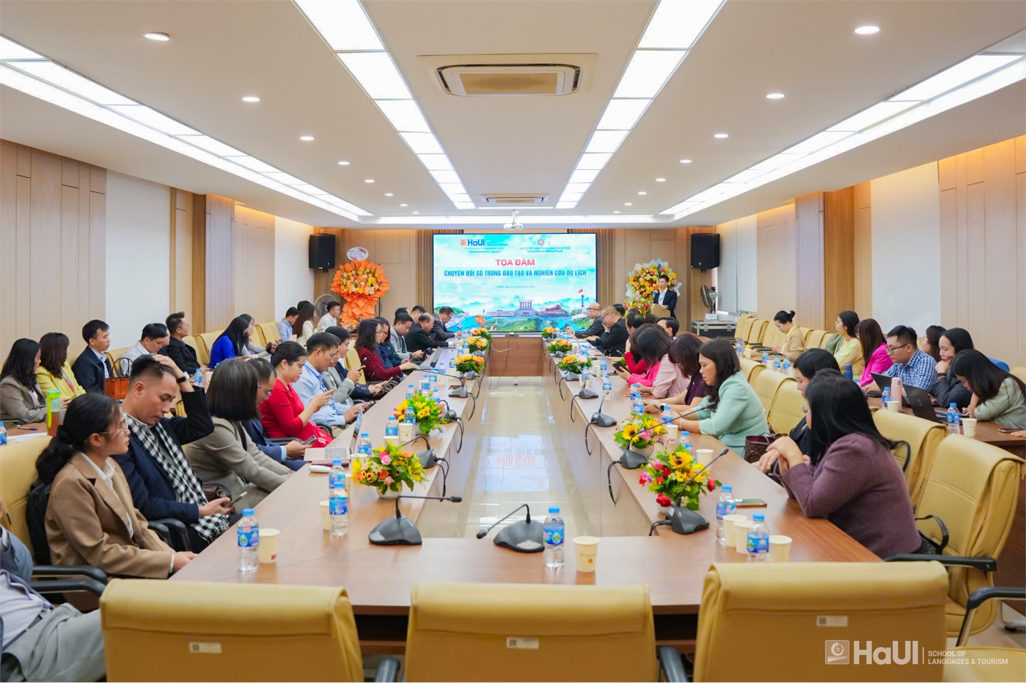 Tọa đàm “Chuyển đổi số trong đào tạo và nghiên cứu du lịch”: Hoạch định hướng đi cho nguồn nhân lực thời đại số