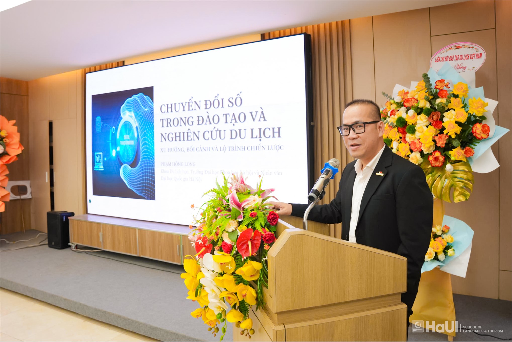 Tọa đàm “Chuyển đổi số trong đào tạo và nghiên cứu du lịch”: Hoạch định hướng đi cho nguồn nhân lực thời đại số