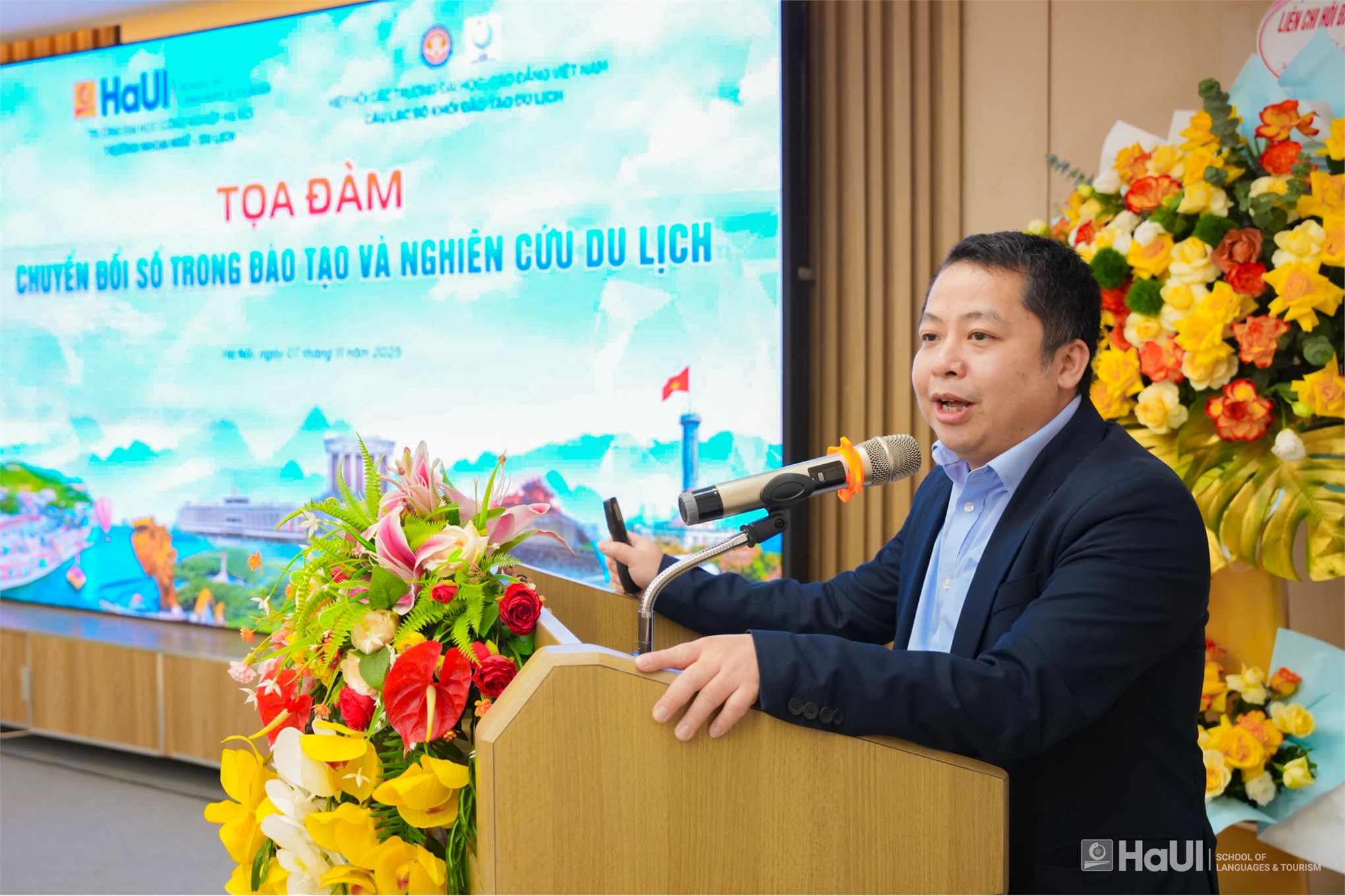 Tọa đàm “Chuyển đổi số trong đào tạo và nghiên cứu du lịch”: Hoạch định hướng đi cho nguồn nhân lực thời đại số