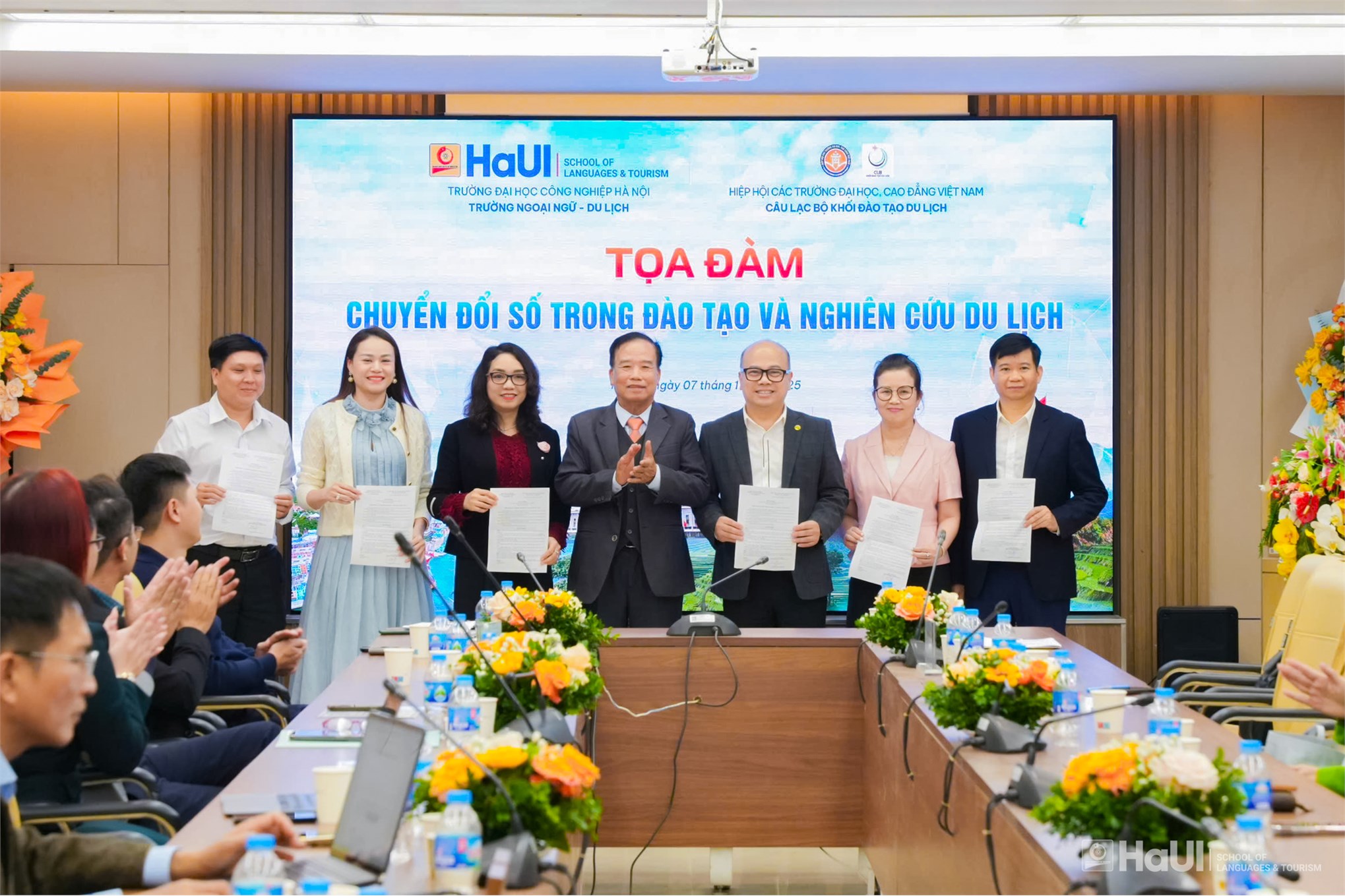 Tọa đàm “Chuyển đổi số trong đào tạo và nghiên cứu du lịch”: Hoạch định hướng đi cho nguồn nhân lực thời đại số