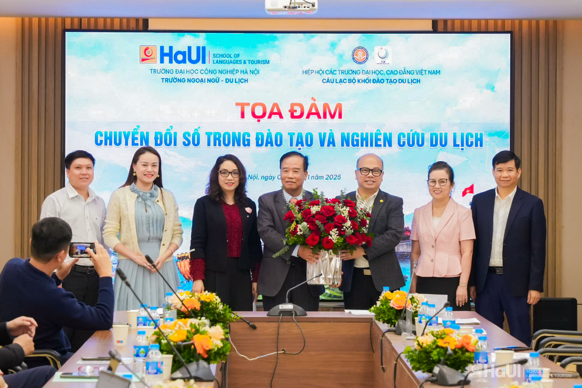 Tọa đàm “Chuyển đổi số trong đào tạo và nghiên cứu du lịch”: Hoạch định hướng đi cho nguồn nhân lực thời đại số