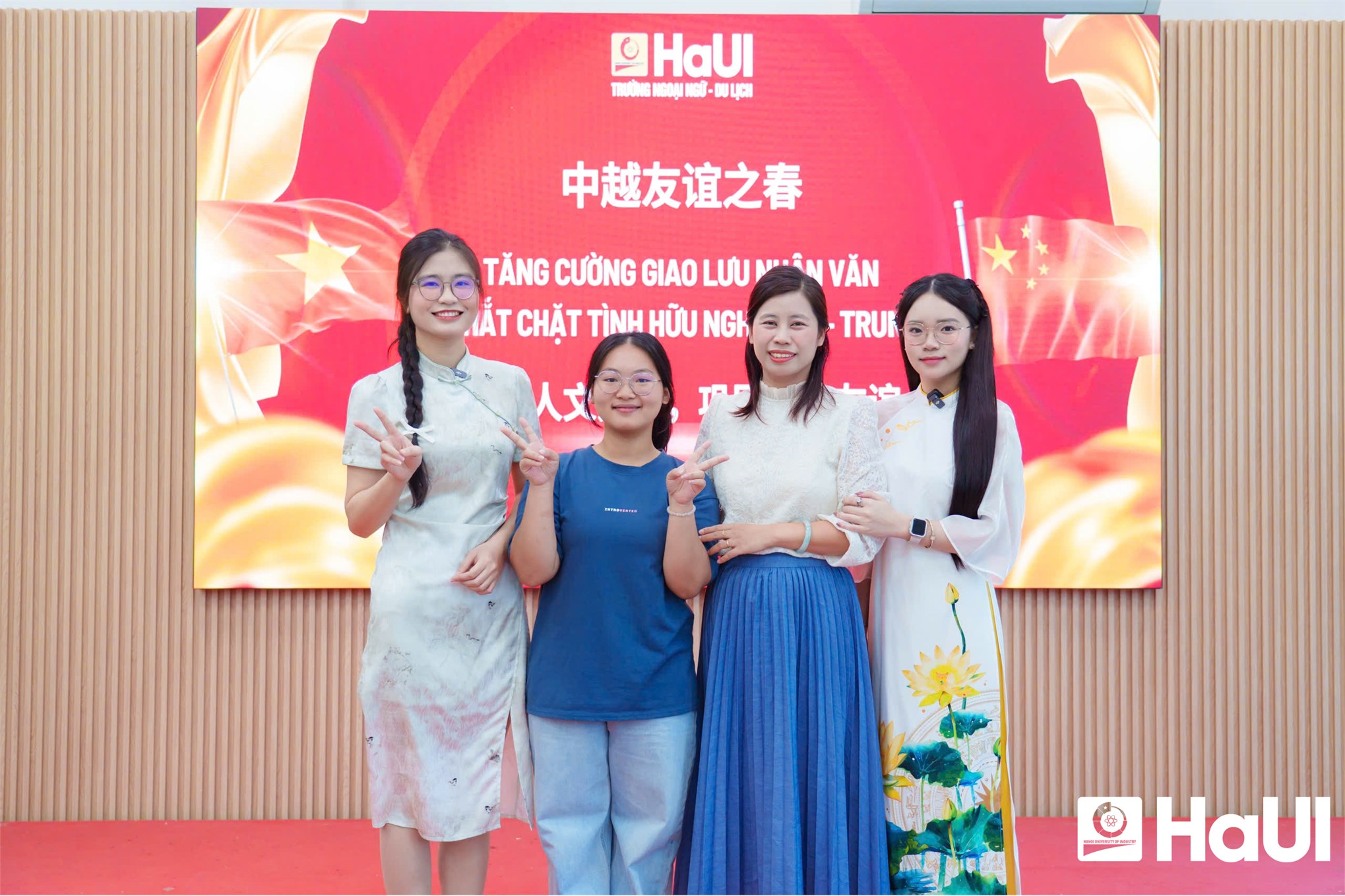 Sinh viên Khoa Ngôn ngữ Trung Quốc tỏa sáng tại cuộc thi “Hùng biện tiếng Trung” toàn quốc 2025