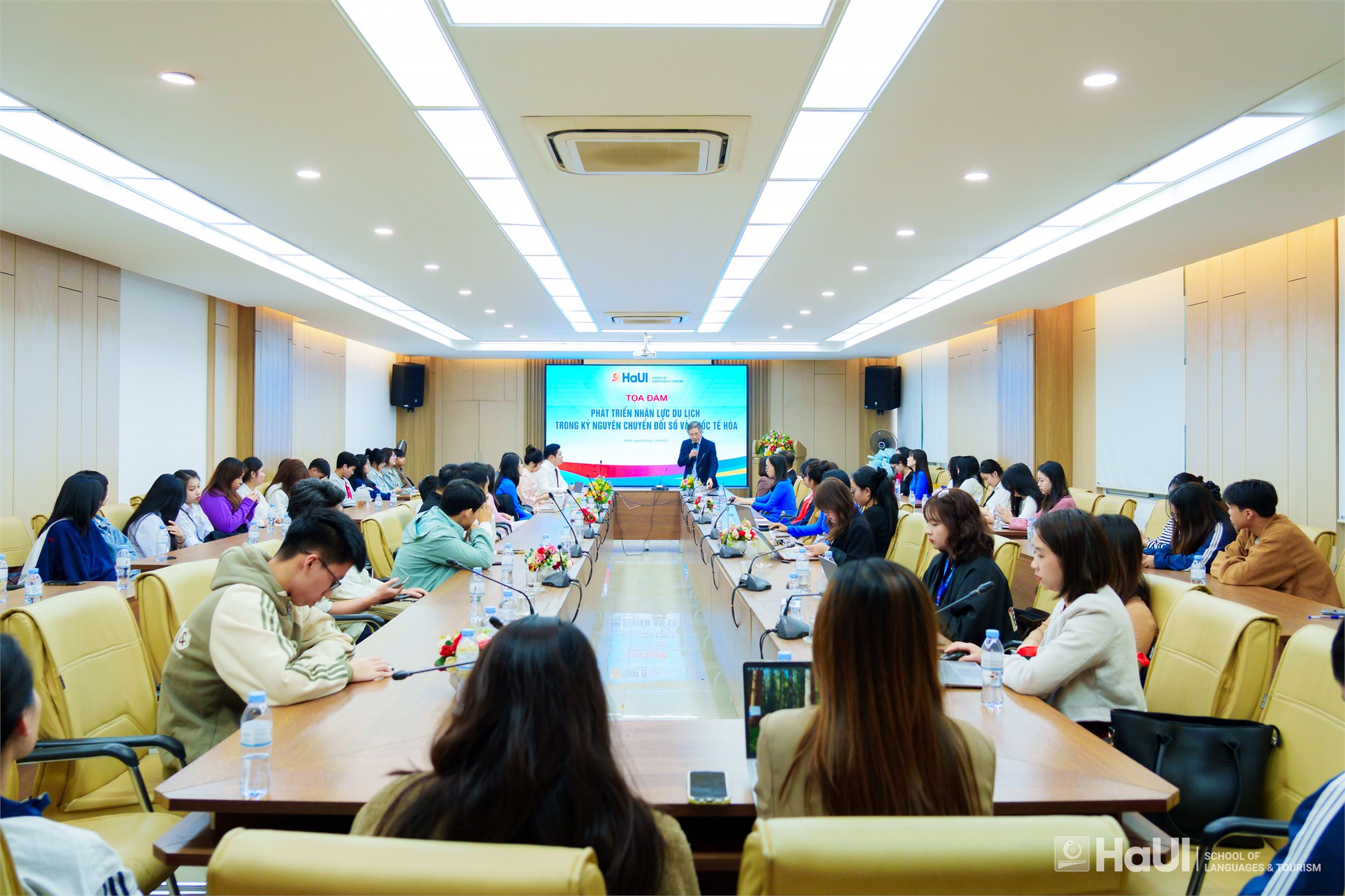 Phát triển nhân lực du lịch trong kỷ nguyên chuyển đổi số và quốc tế hóa