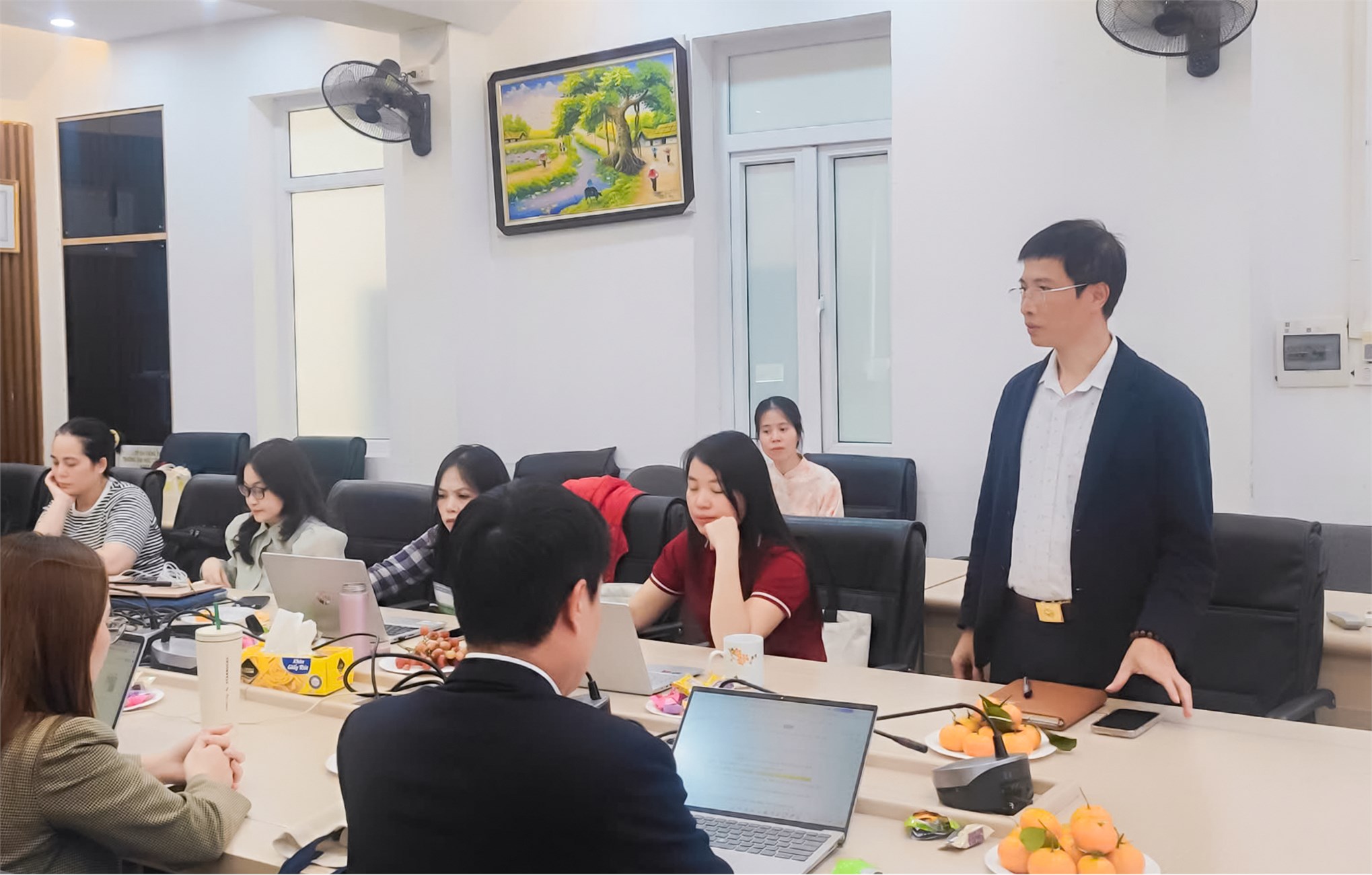 Đảng bộ bộ phận Trường Ngoại ngữ - Du lịch tổ chức lễ kết nạp cho đảng viên mới