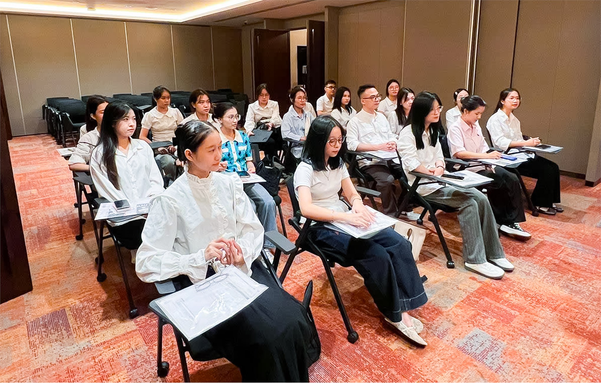 Sinh viên Trường Ngoại ngữ – Du lịch bắt đầu kỳ thực tập quốc tế tại Tập đoàn Paradise (Singapore)