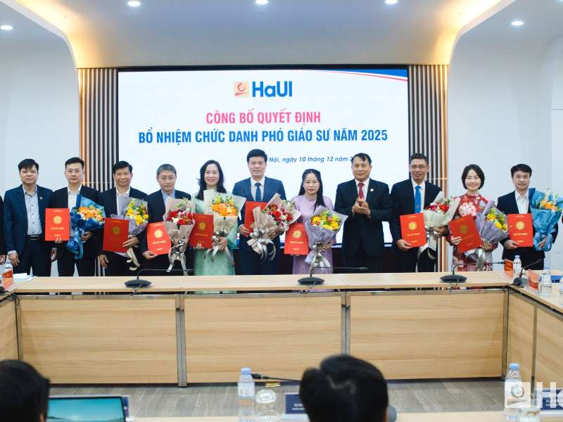 Tôn vinh 11 Phó giáo sư năm 2025, Đại học Công nghiệp Hà Nội khẳng định tầm vóc đại học đổi mới sáng tạo