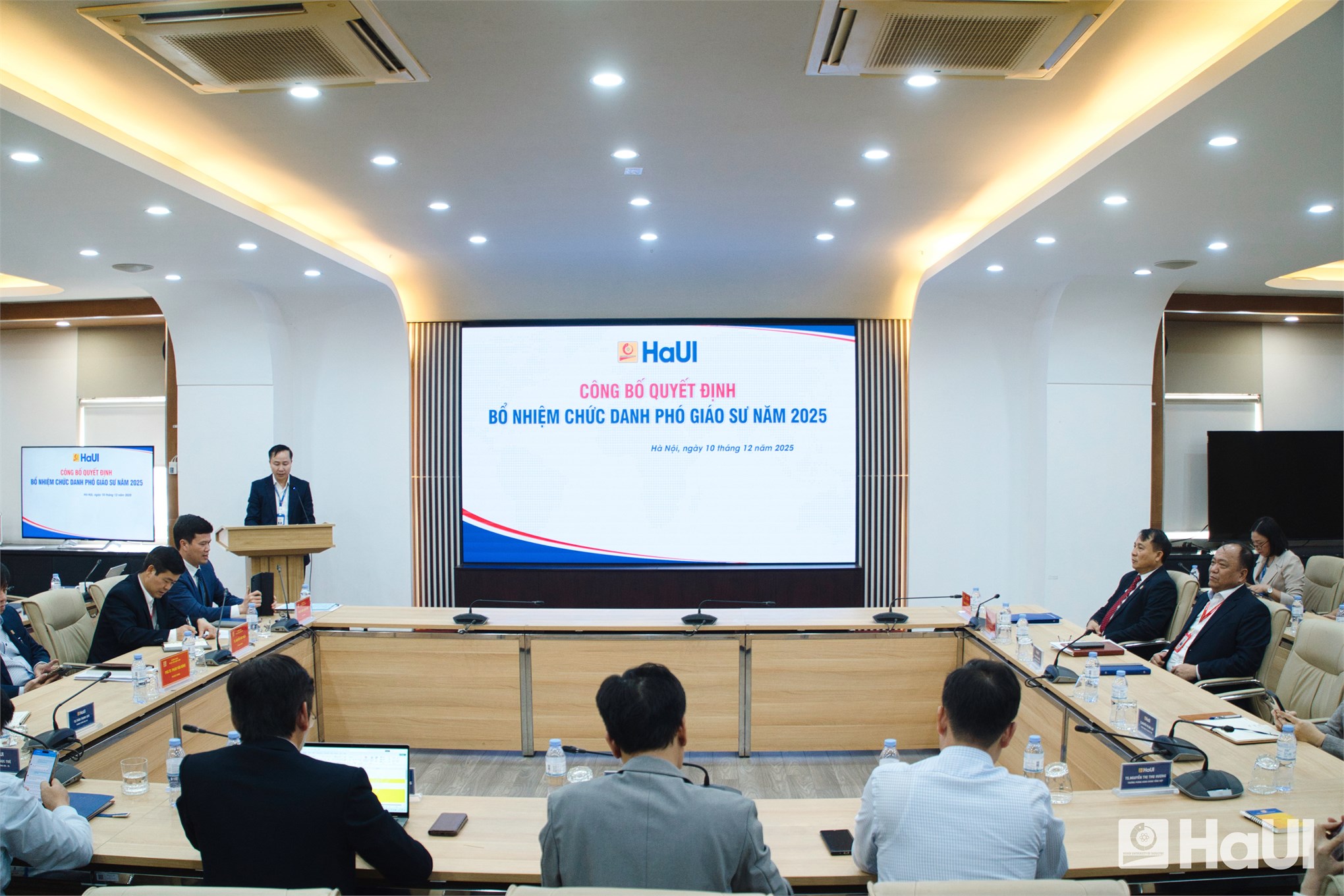 Tôn vinh 11 Phó giáo sư năm 2025, Đại học Công nghiệp Hà Nội khẳng định tầm vóc đại học đổi mới sáng tạo