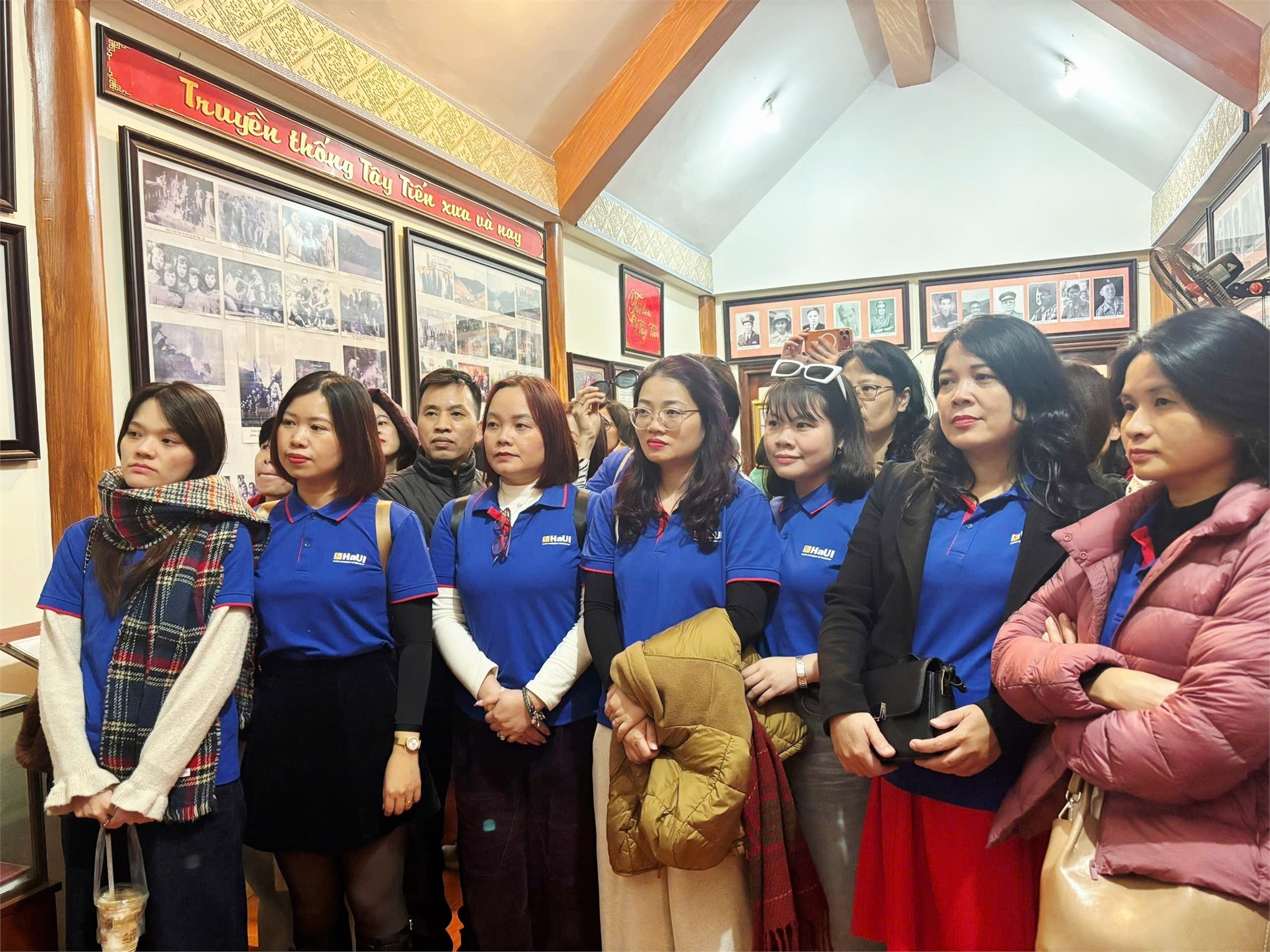 Chi bộ Ngoại ngữ – Du lịch 2 tổ chức sinh hoạt chuyên đề tại Di tích lịch sử lưu niệm Trung đoàn 52 Tây Tiến