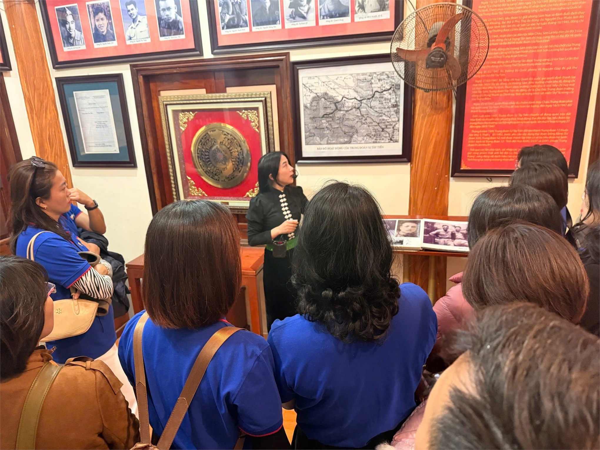 Chi bộ Ngoại ngữ – Du lịch 2 tổ chức sinh hoạt chuyên đề tại Di tích lịch sử lưu niệm Trung đoàn 52 Tây Tiến